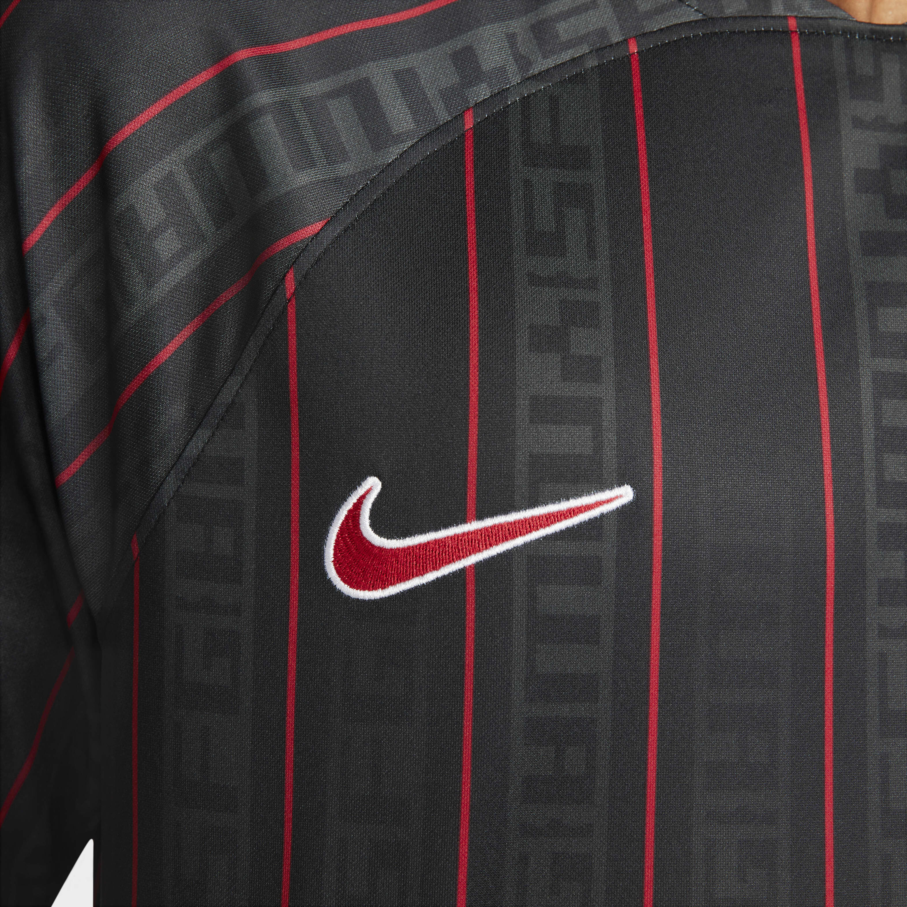 LeBron x Liverpool F.C. image number 5