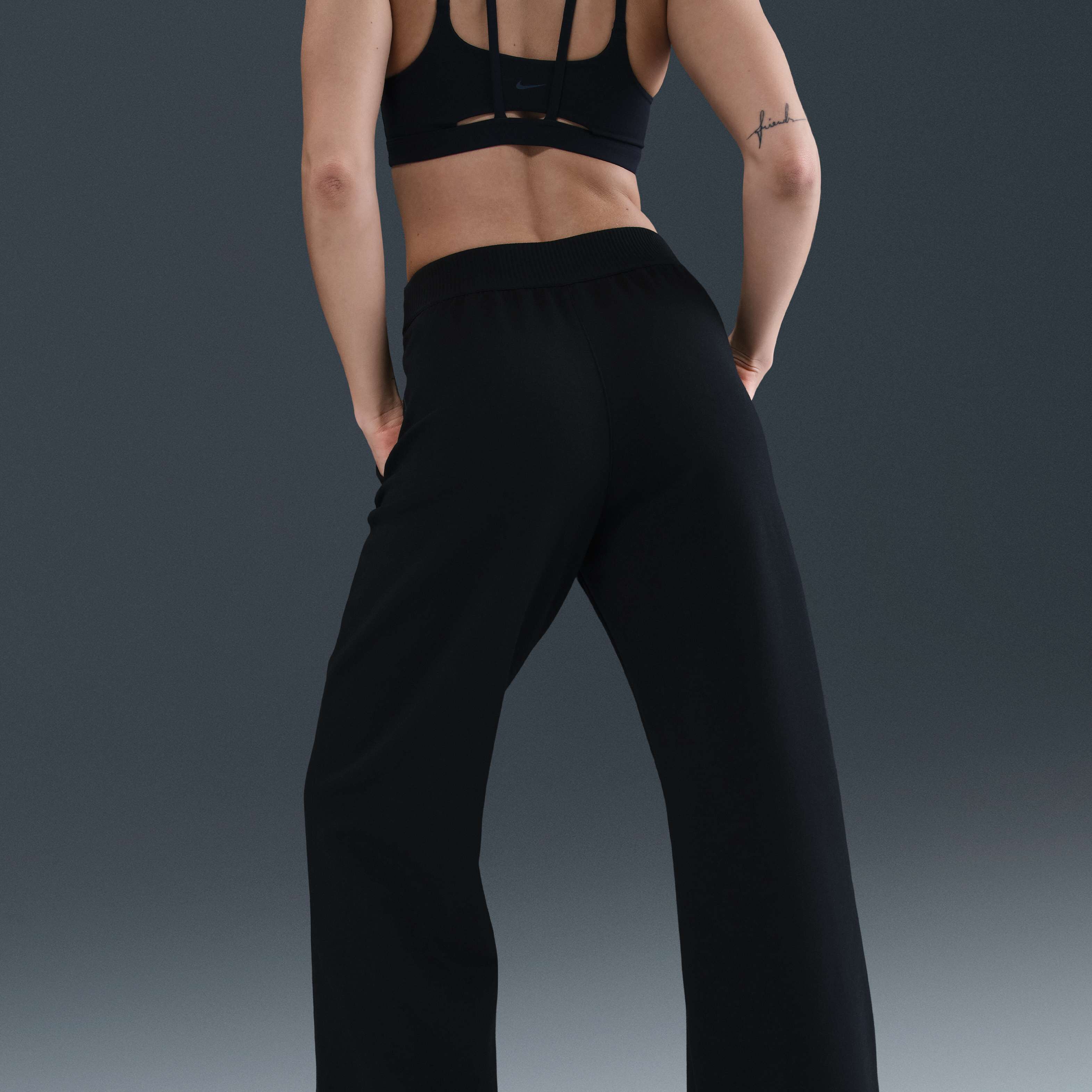 نايكي 24.7 امبوسبلي سوفت image number 2