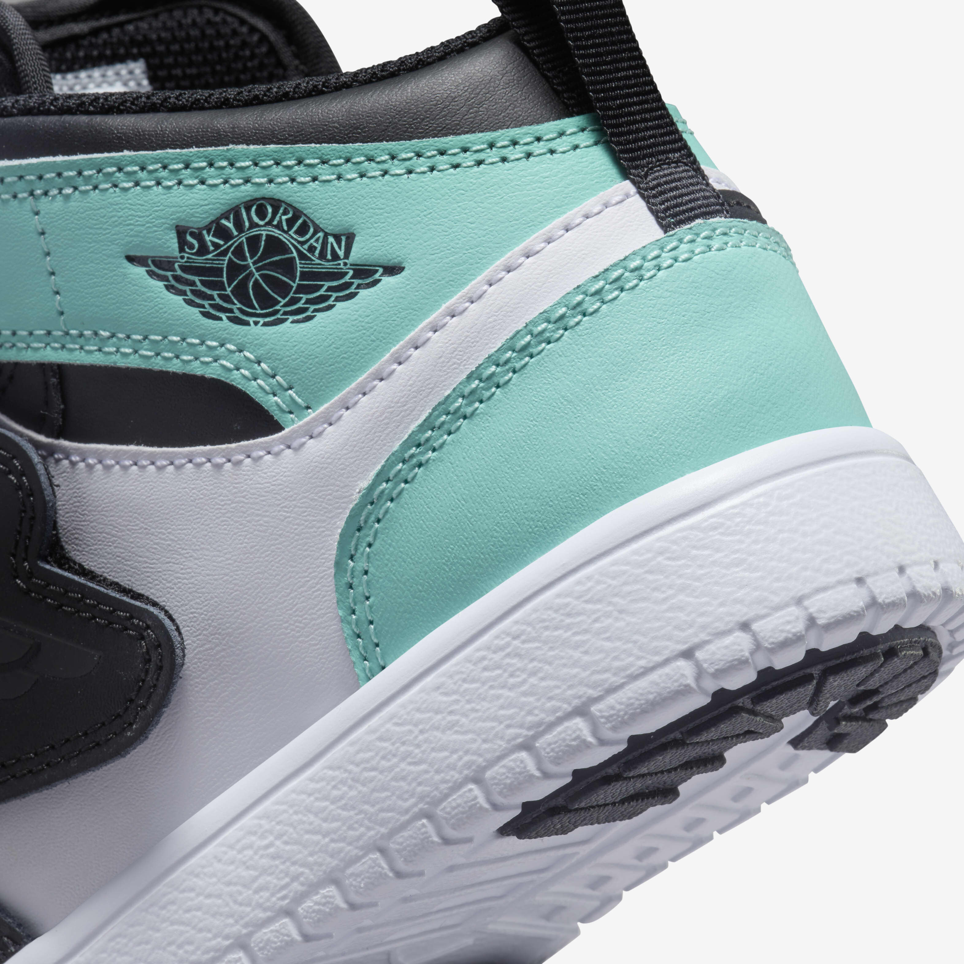 Sky Jordan 1 image number 7