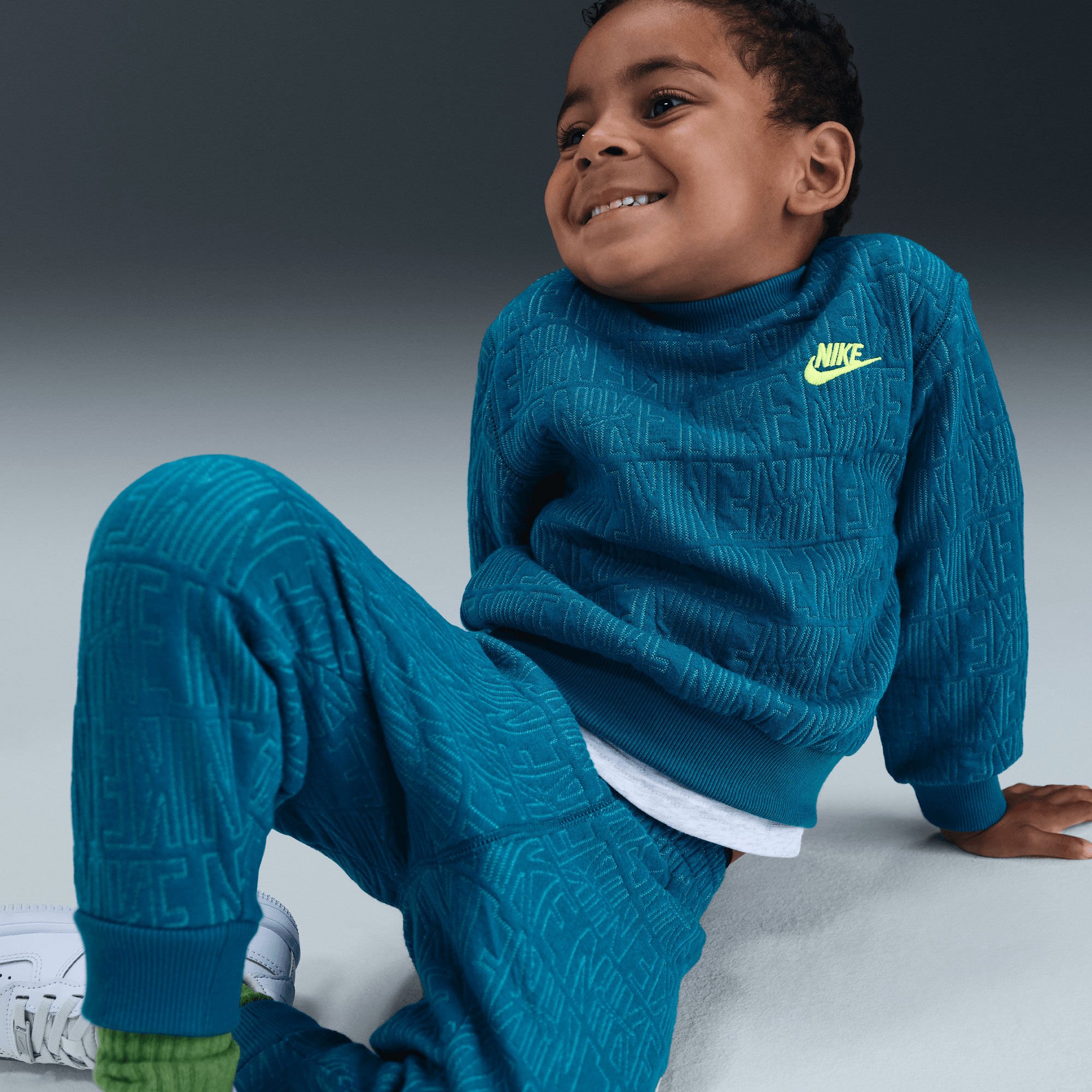 Nike Glow With Me image number 8