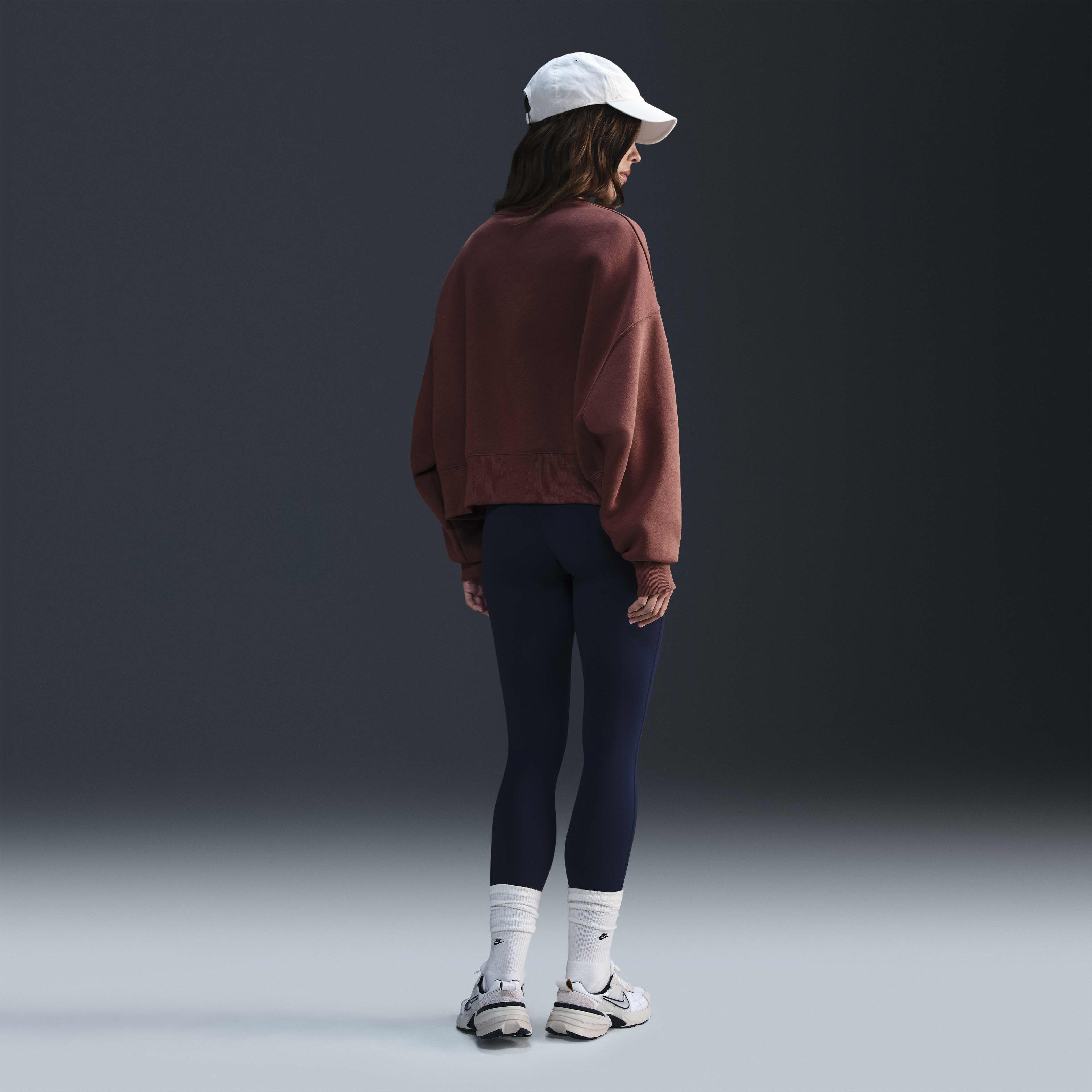 نايكي سبورتسوير فينكس فليس image number 4