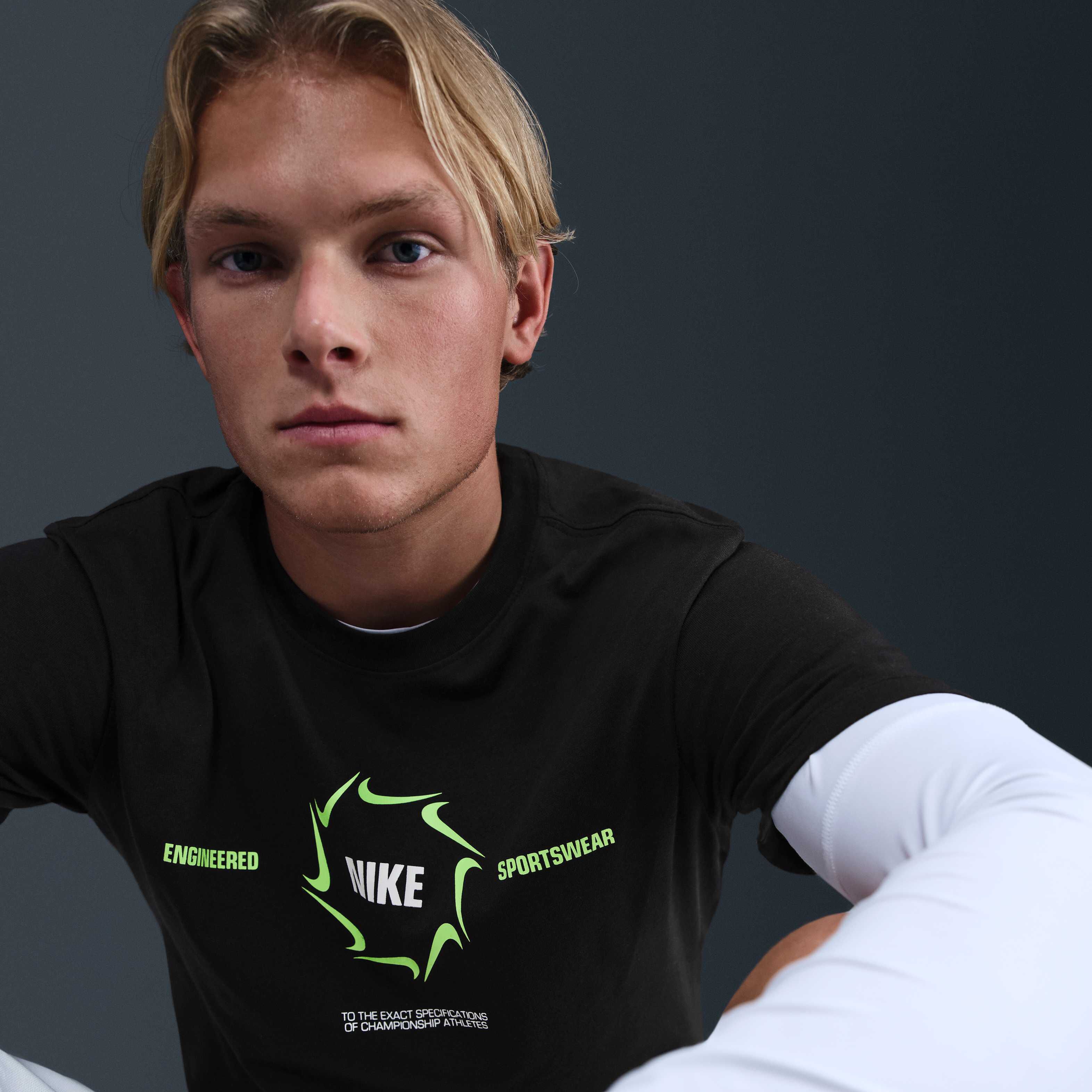 نايكي سبورتسوير image number 2