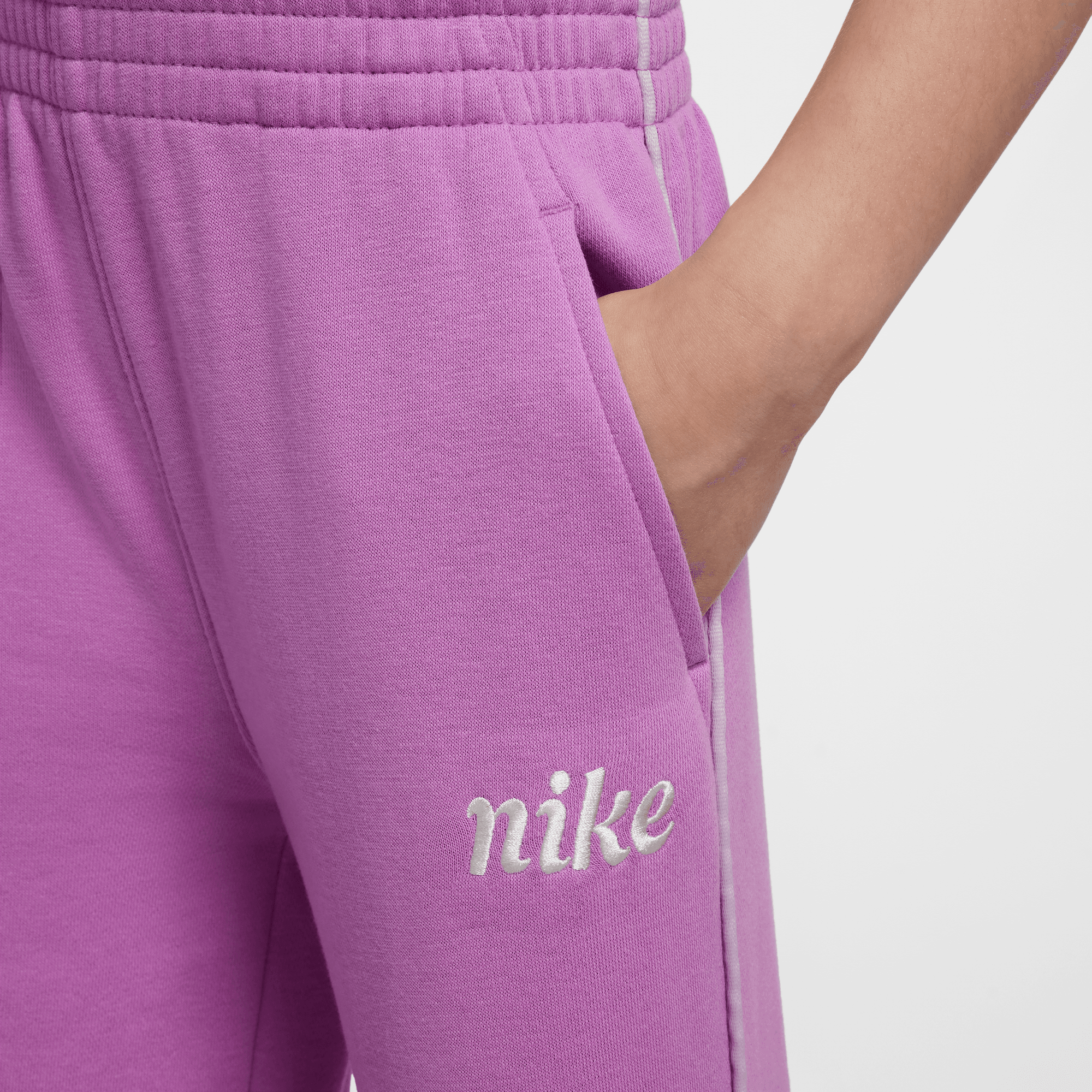 Nike Essentials image number 2