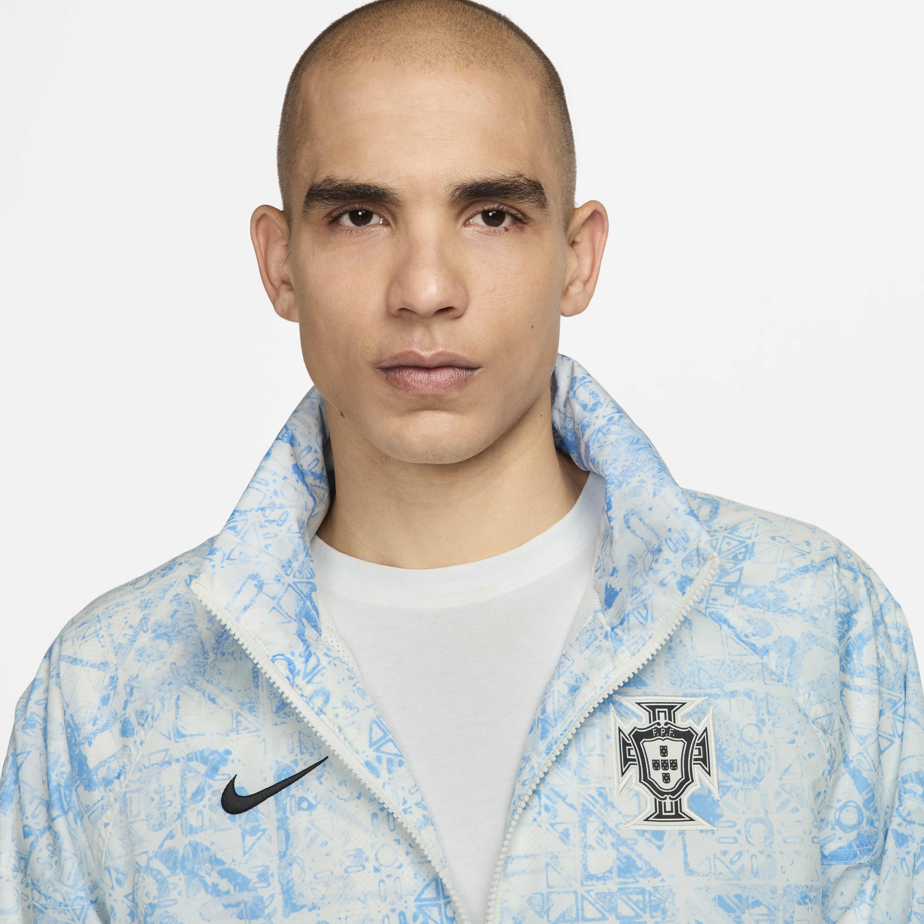 Portugal Windrunner image number 2