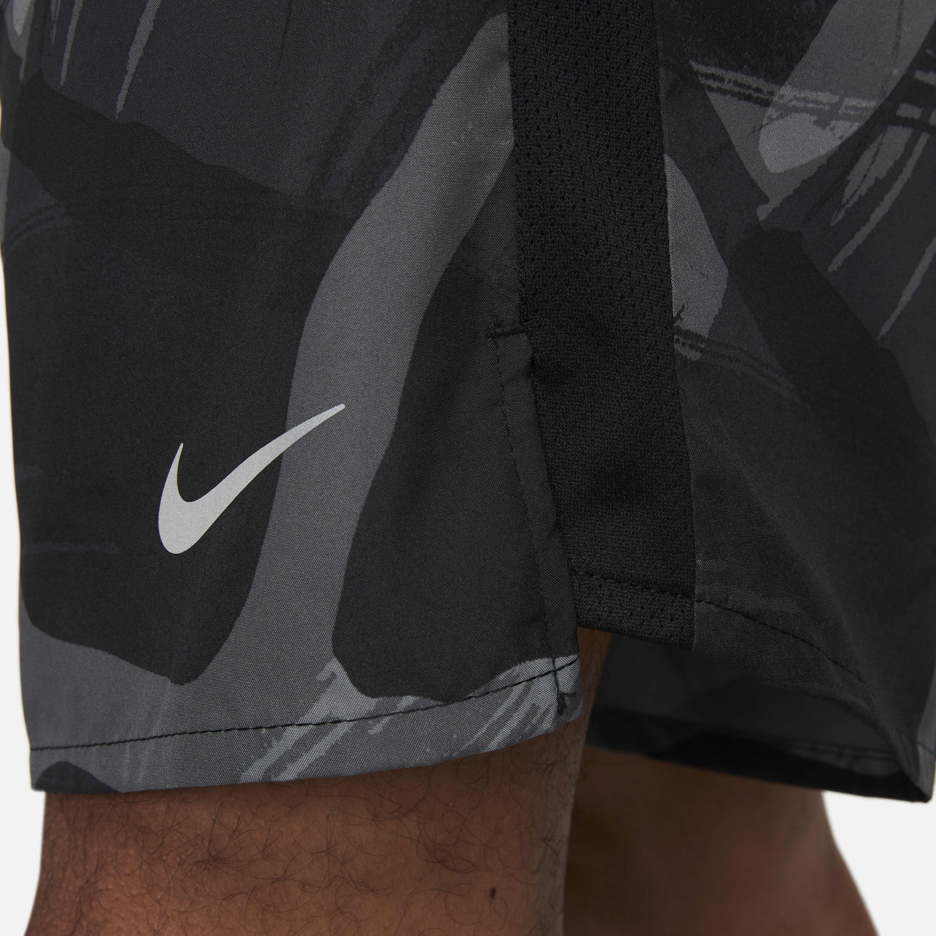 Nike Dri-FIT Challenger image number 5