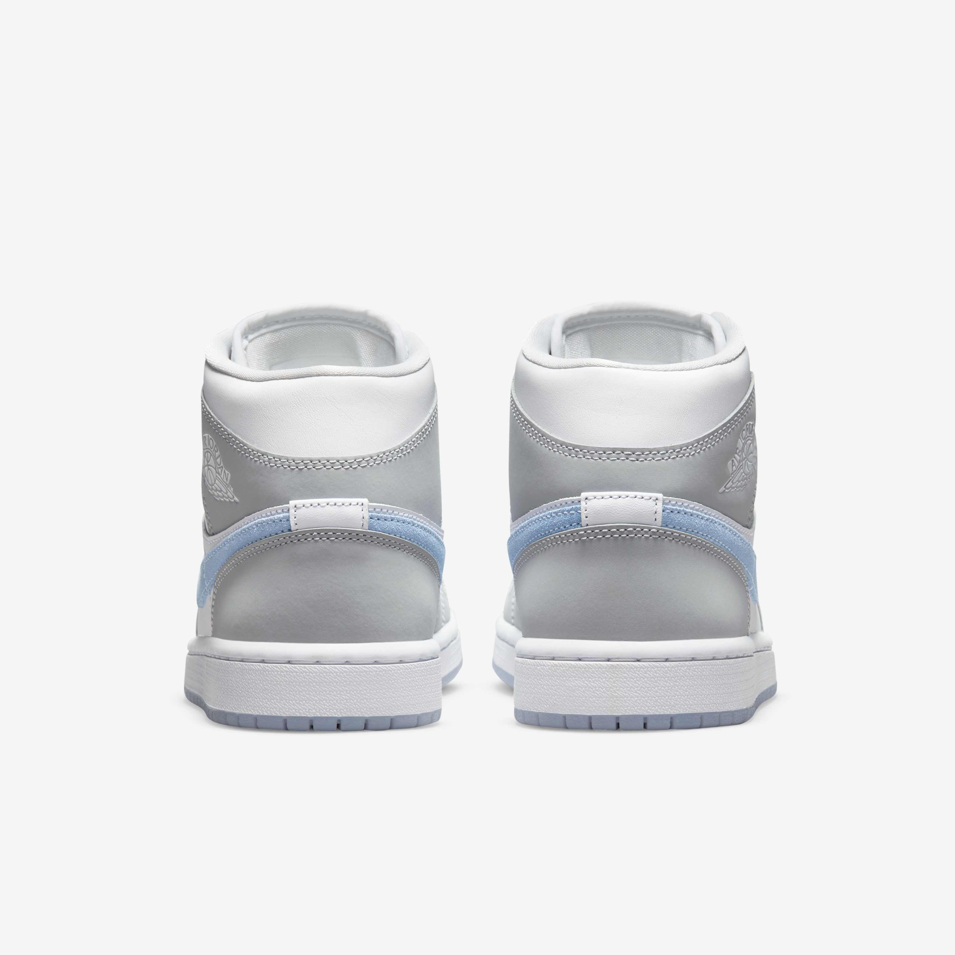 Air Jordan 1 Mid Shoes image number 5