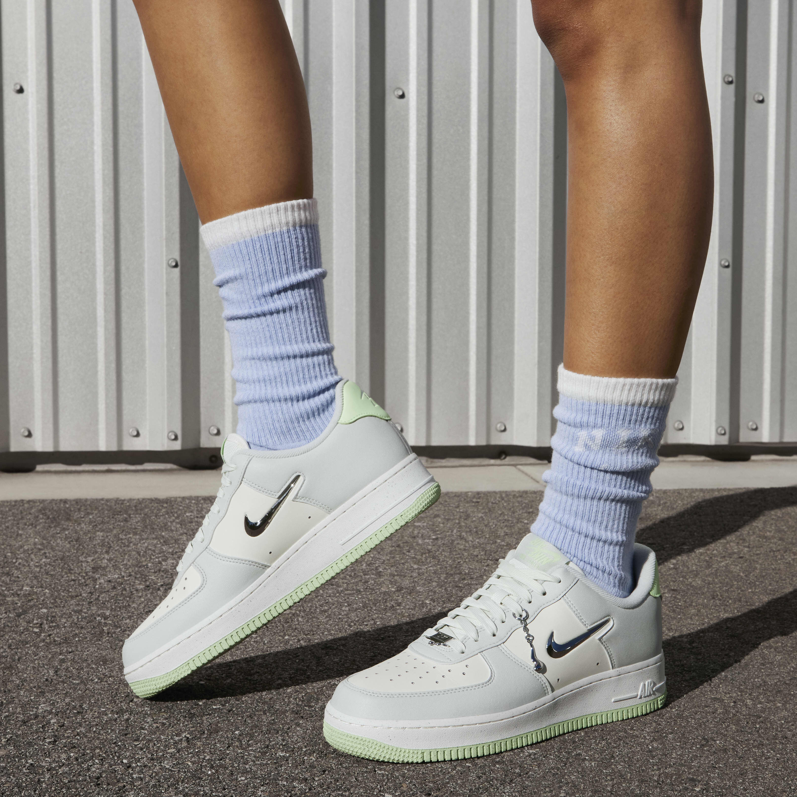 Nike green air force 1 07 se trainers best sale