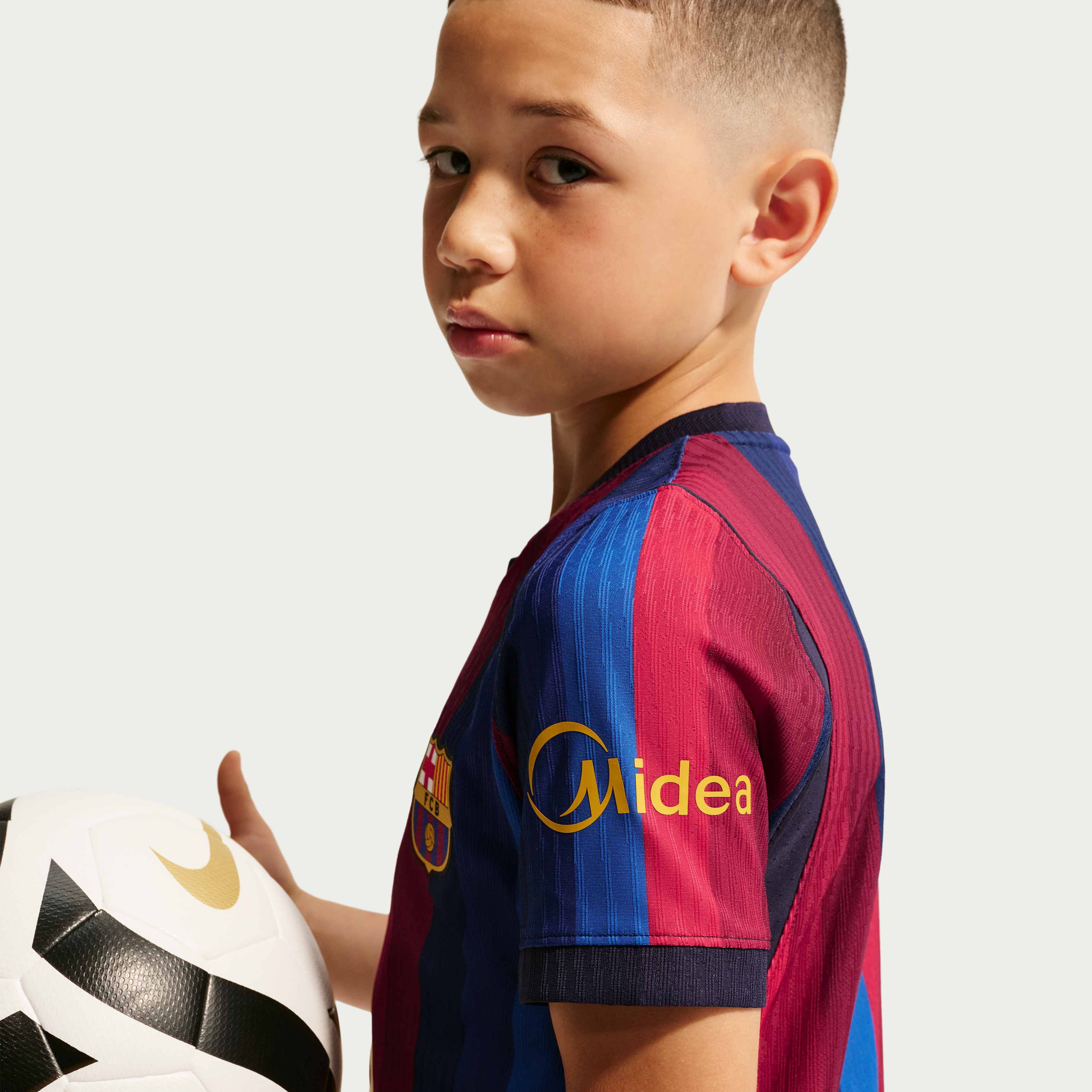 برشلونة 2026/27 ماتش الأساسي image number 4