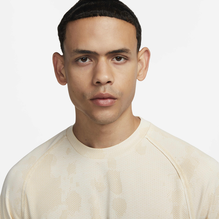 Nike Dri-FIT ADV APS image number 2 Nike Dri-FIT ADV APS image number 2