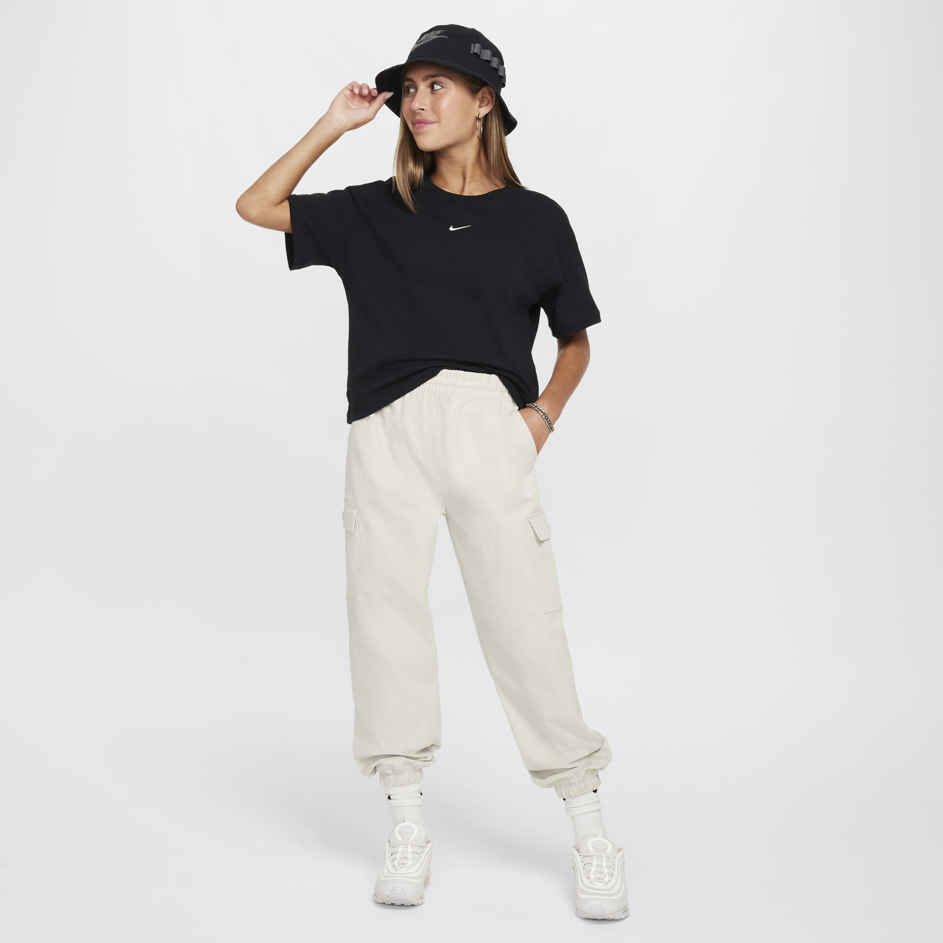 Nike Sportswear Essential image number 3