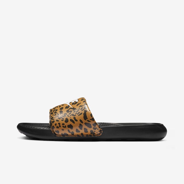 Nike Victori One image number 1 Nike Victori One image number 1
