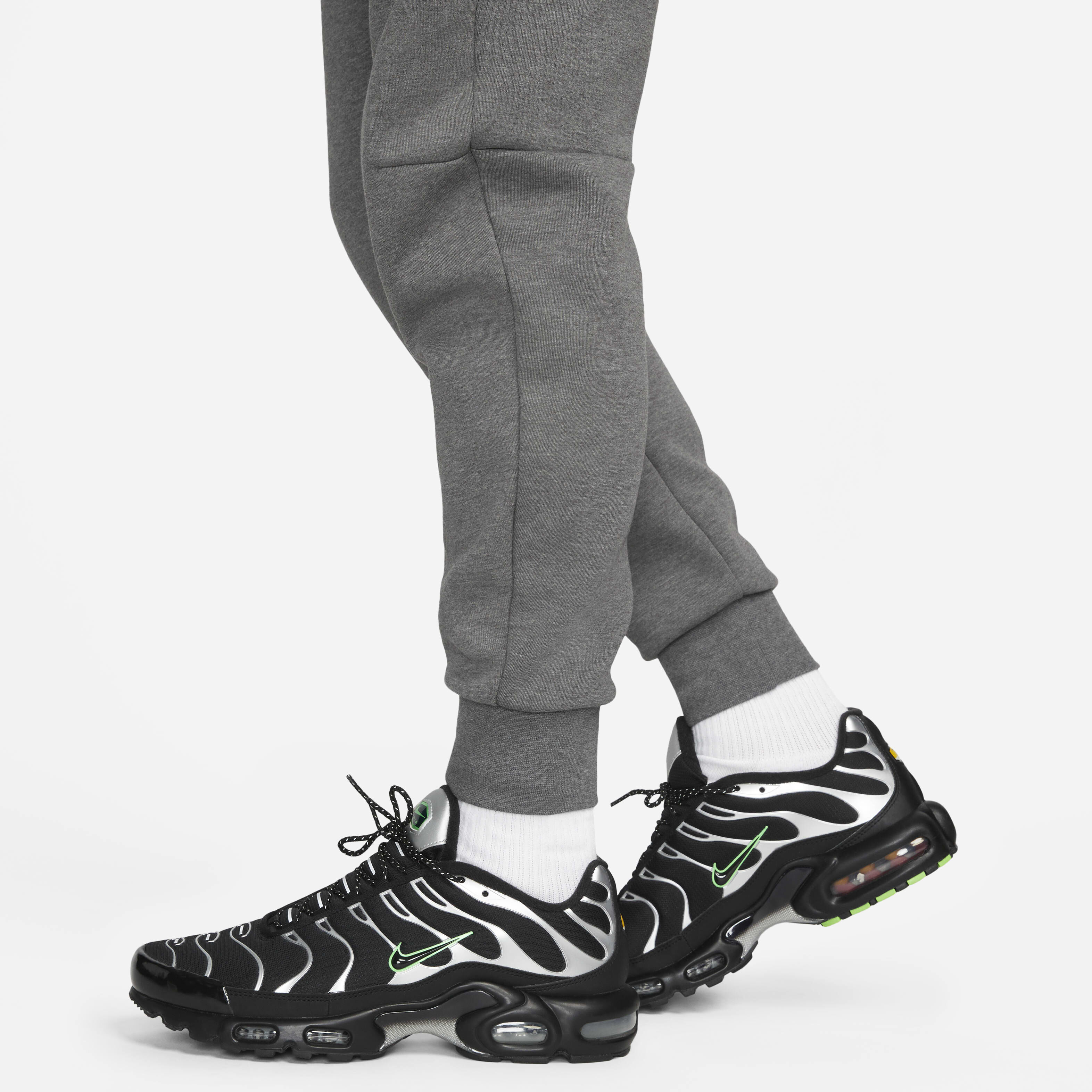 Liverpool F.C. Tech Fleece image number 5