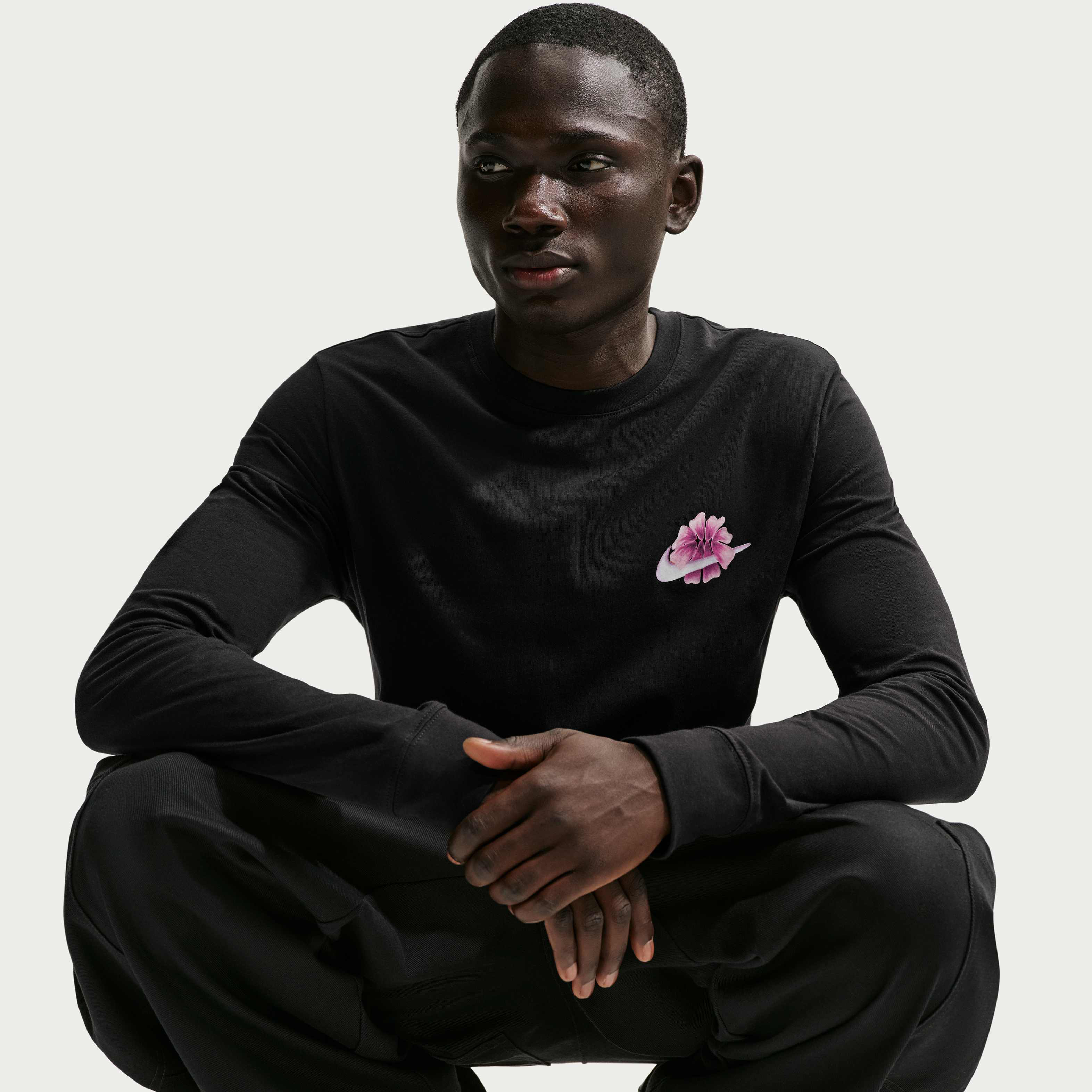 Nike Essential image number 2