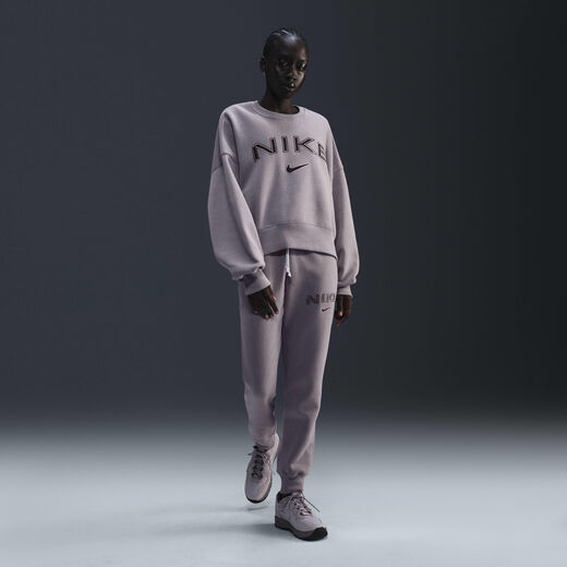 نايكي سبورتسوير فينكس فليس