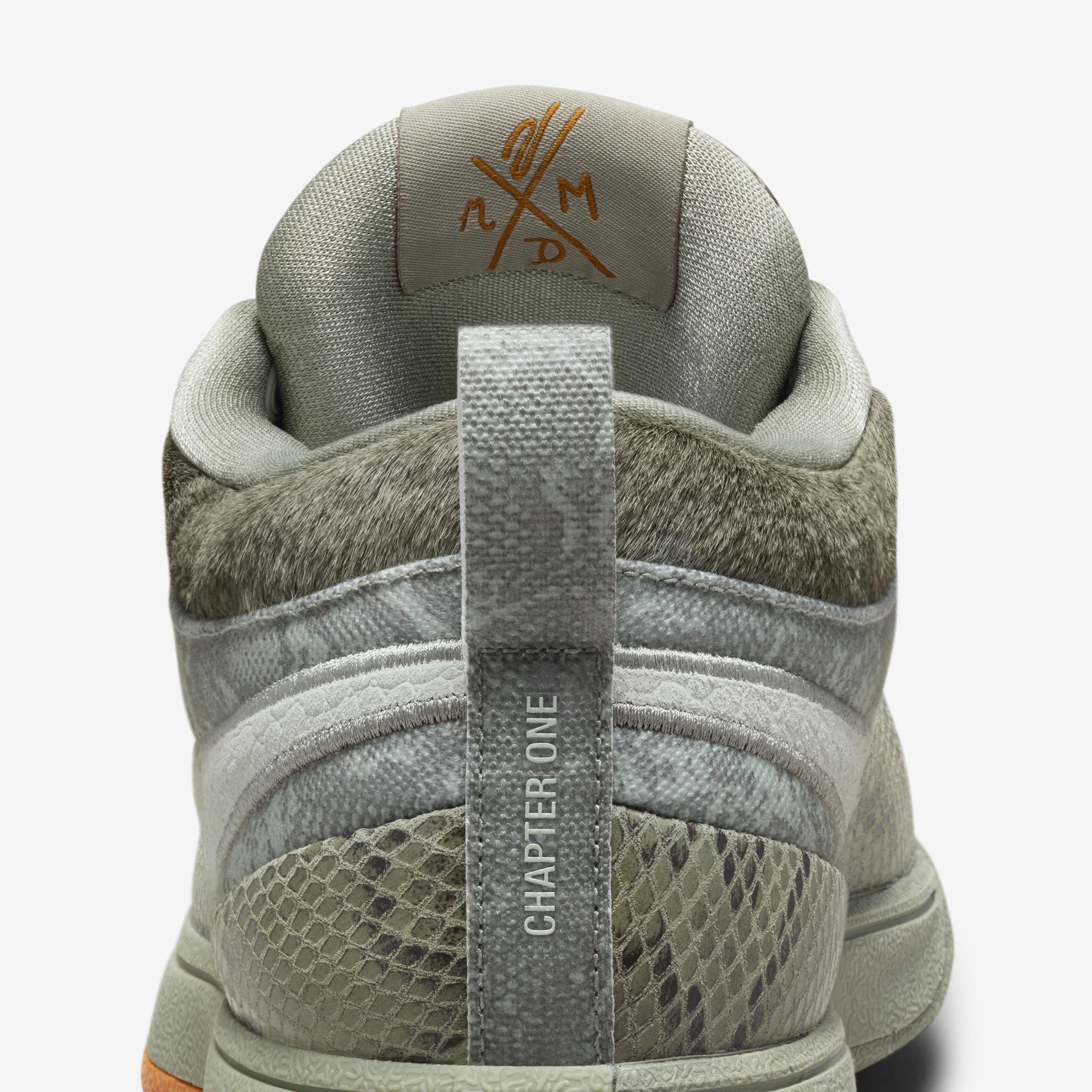 Book 1 'Hike' image number 9