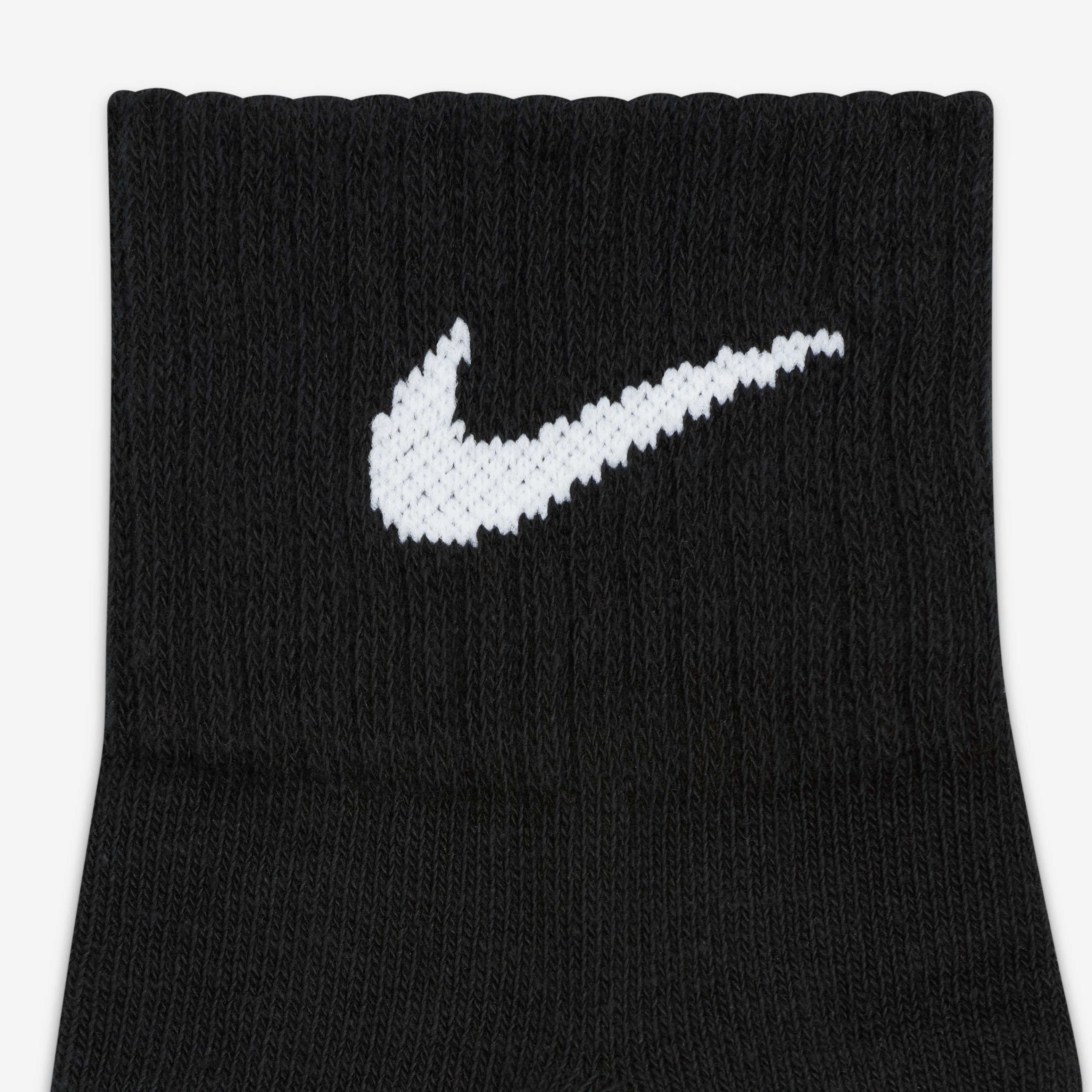 Nike Performance Lightweight image number 3