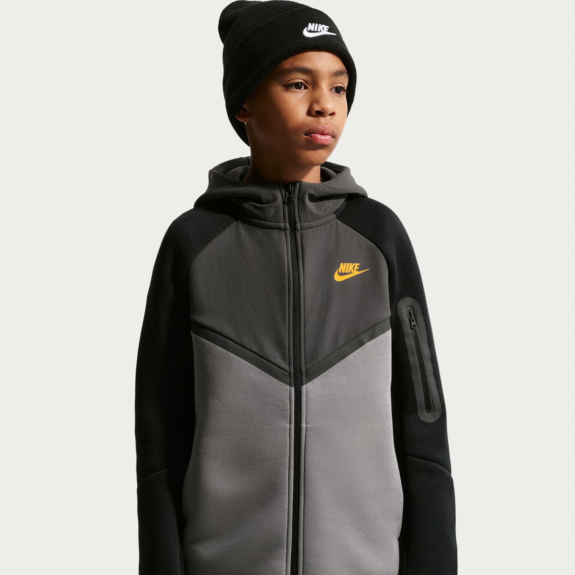 Nike Sportswear Tech Fleece image number 2
