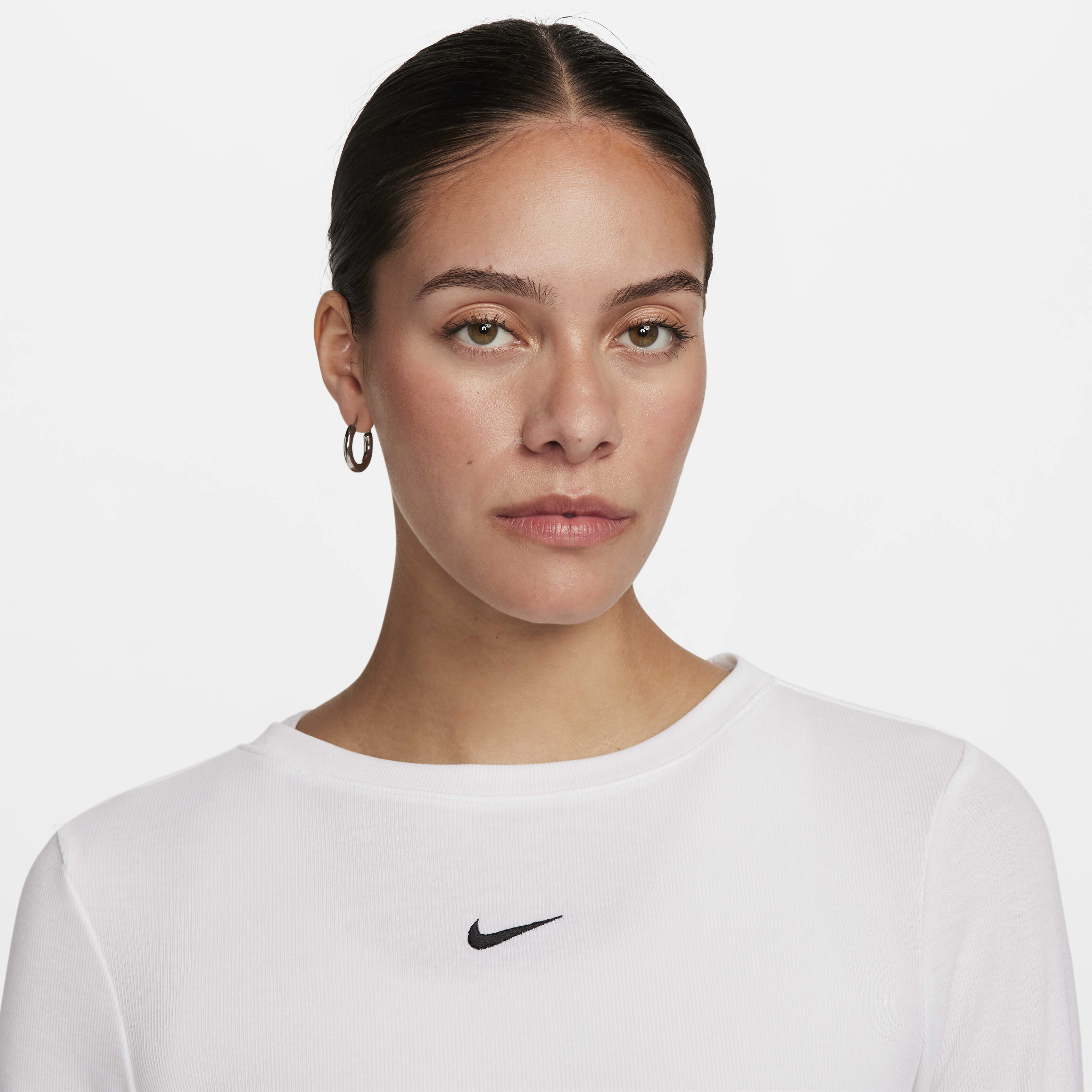 Nike Sportswear Essential image number 2