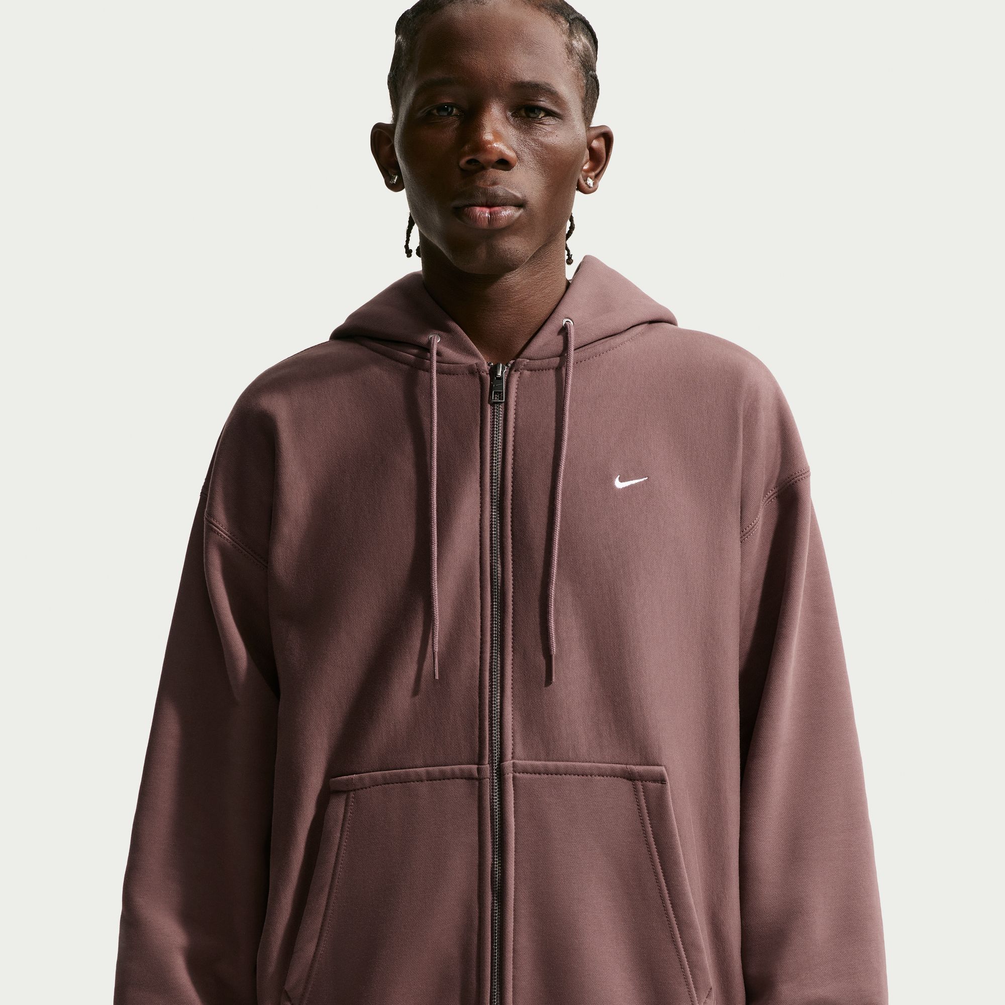 Nike Solo Swoosh image number 2
