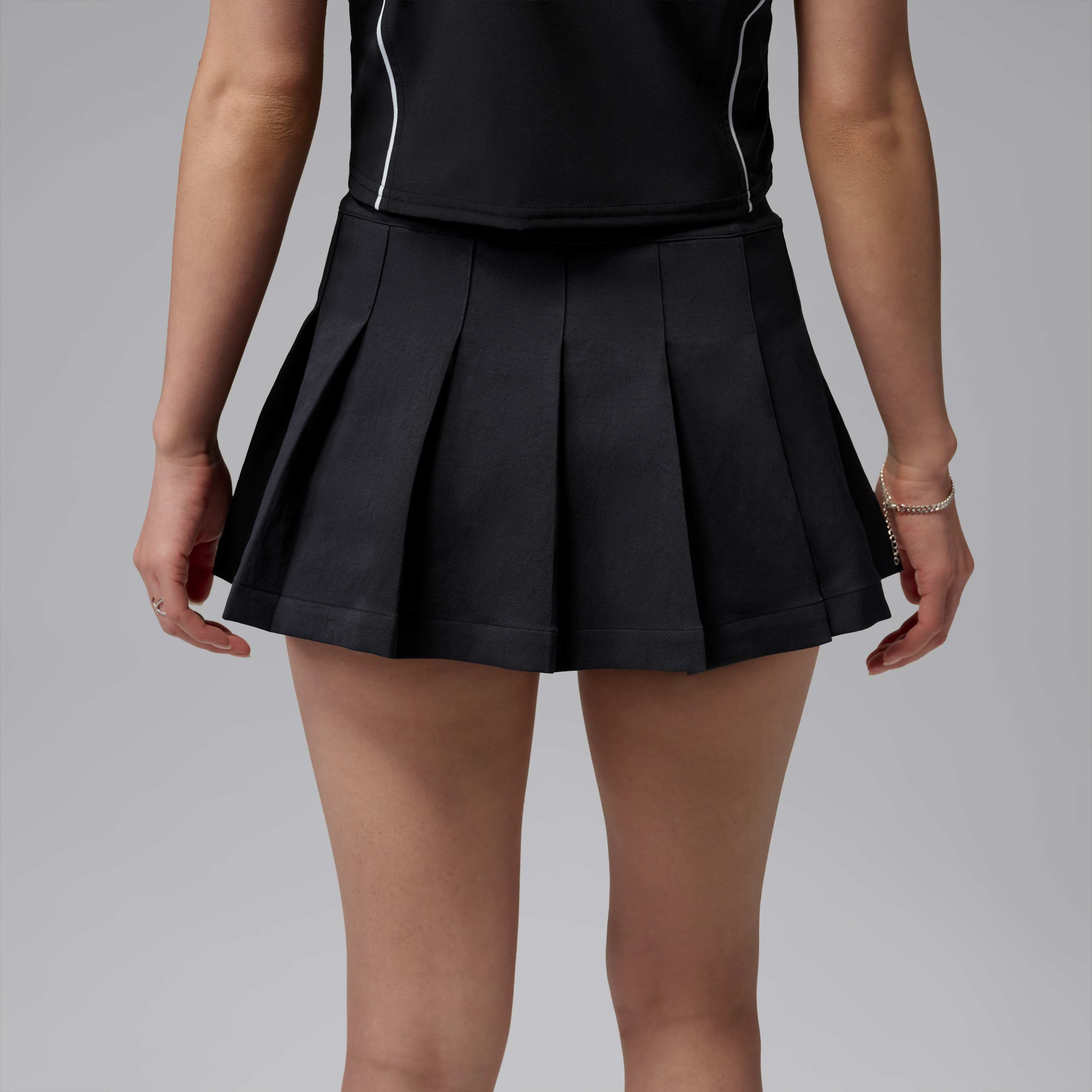 Jordan Brooklyn image number 2