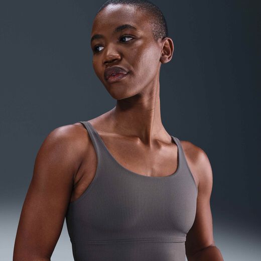 صدريات رياضية-نايكي, نايكي زينفي ريب, صدرية رياضية لونجلاين مبطنة مع دعم خفيف للنساء