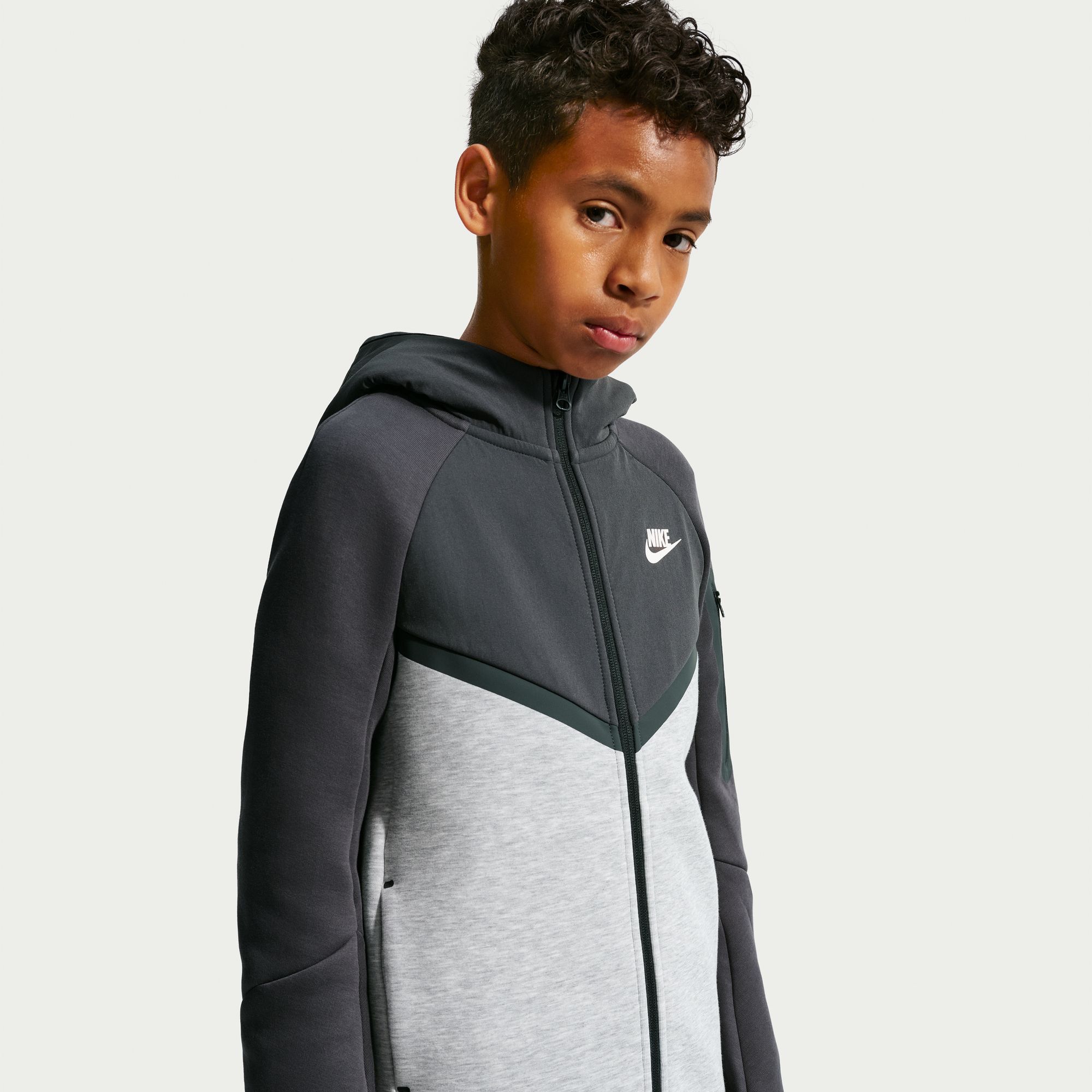 Nike Sportswear Tech Fleece image number 2