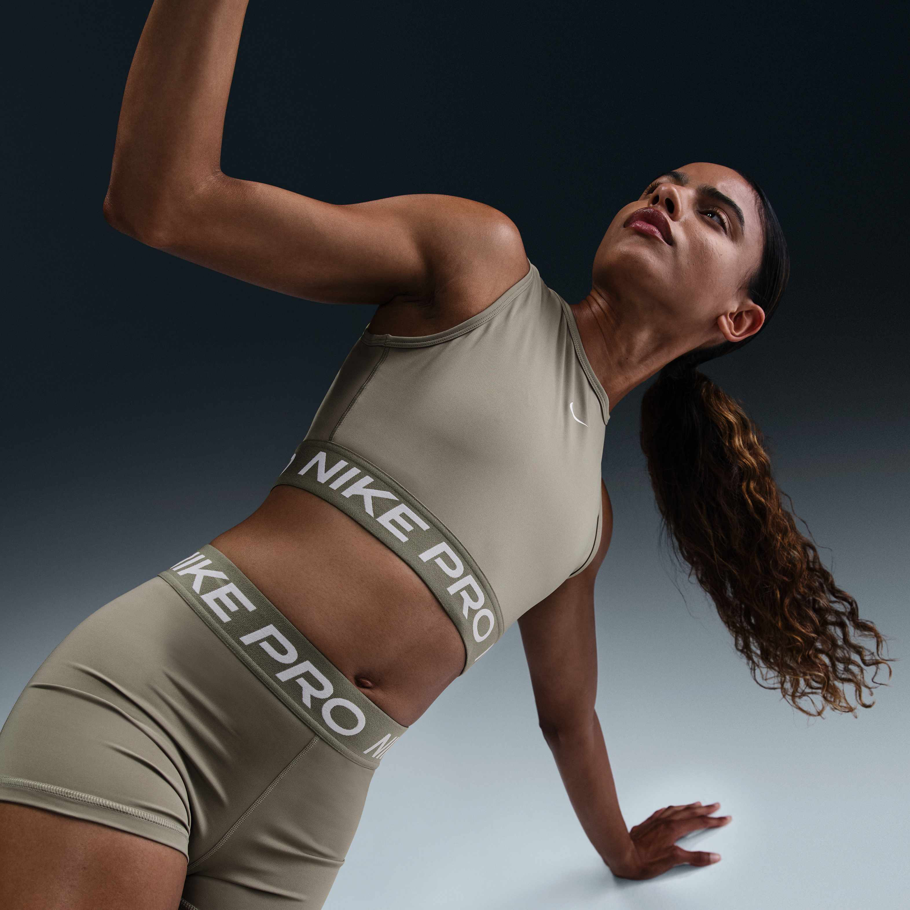 Nike Pro image number 2