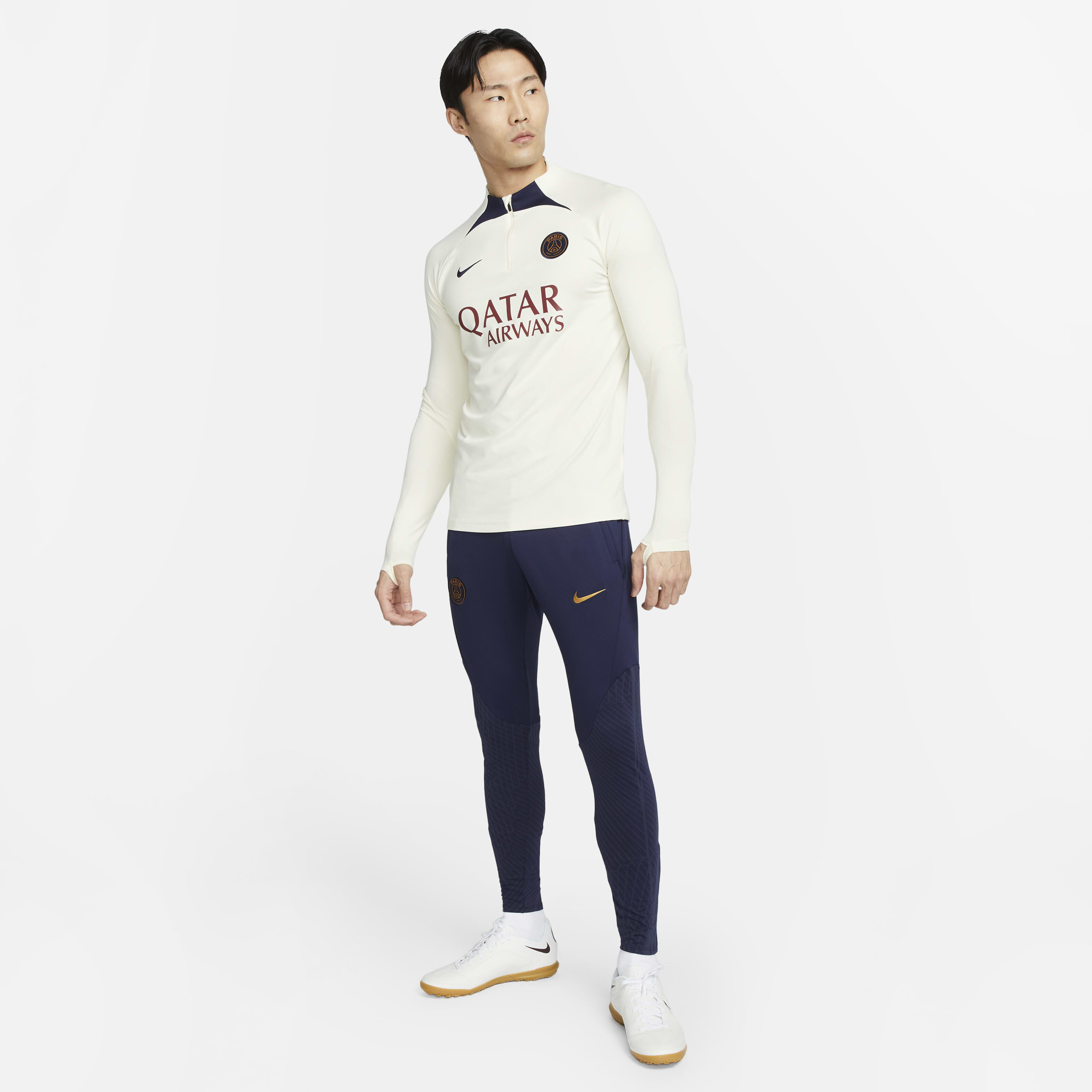 Paris Saint-Germain Strike image number 6