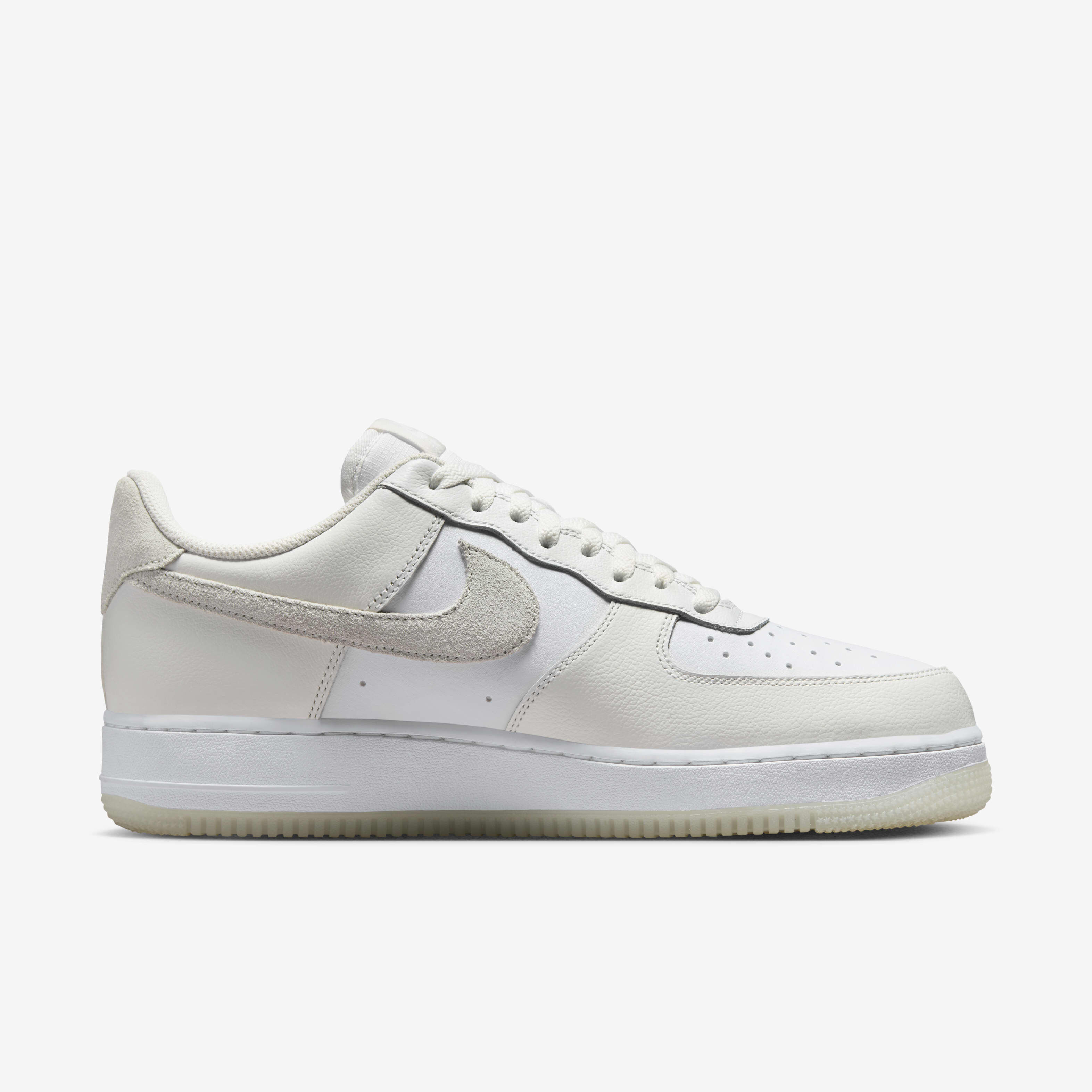 Nike Air Force 1 '07 LV8 image number 3