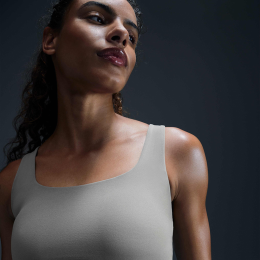 أخضر فاتح-نايكي, نايكي زينفي, صدرية لونجلاين الرياضية مبطنة بدعم متوسط للنساء