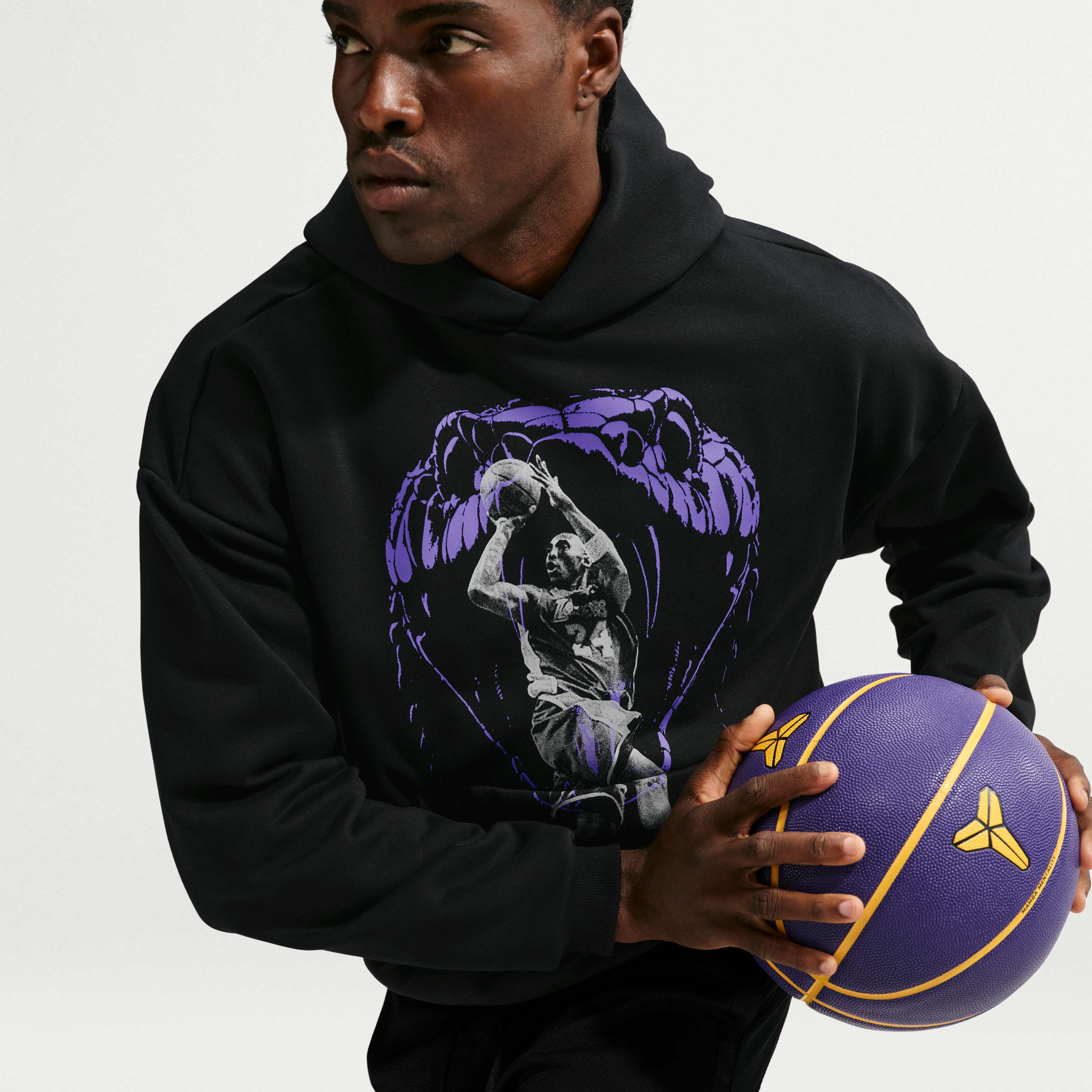Kobe Nike Standard Issue image number 2