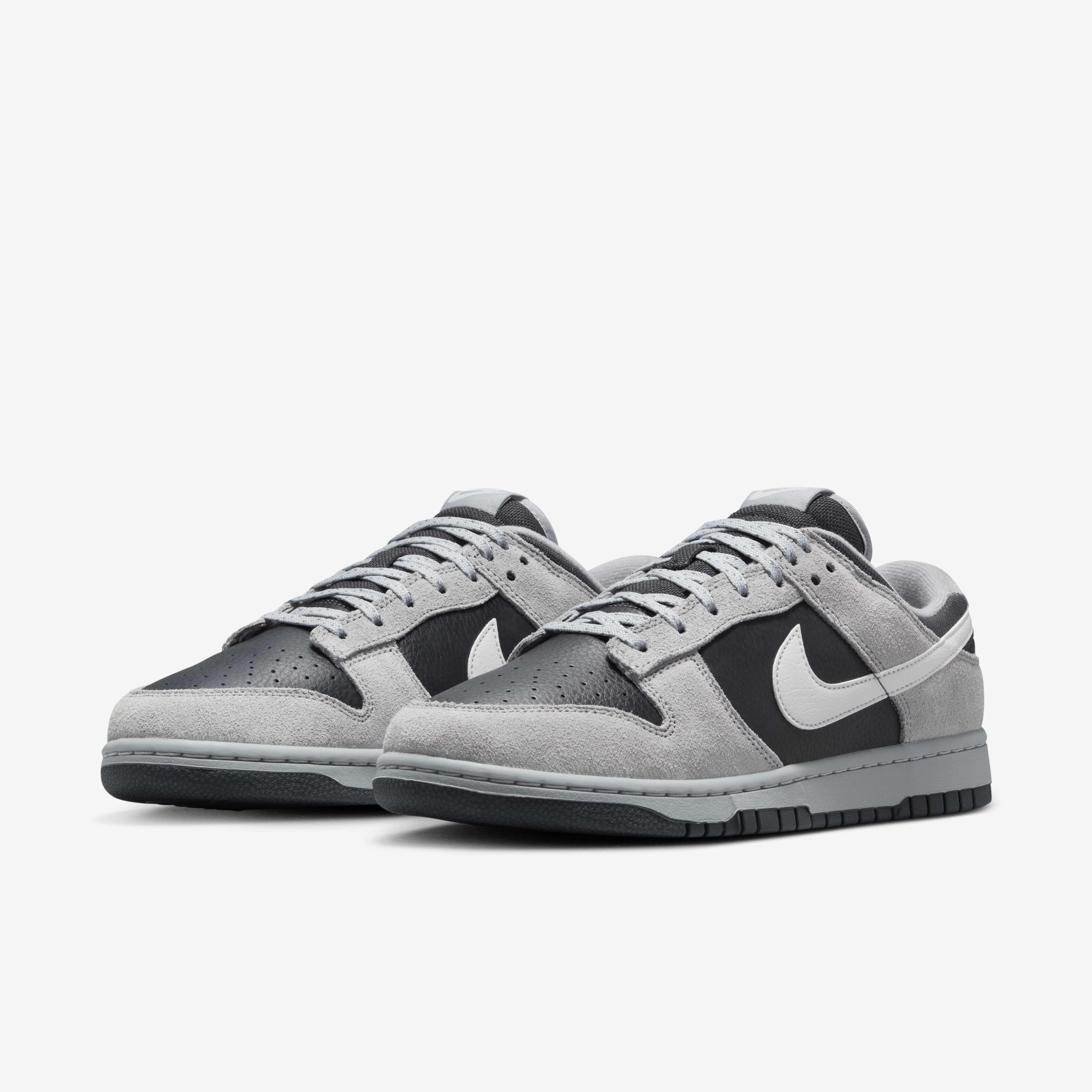Nike Dunk Low image number 4