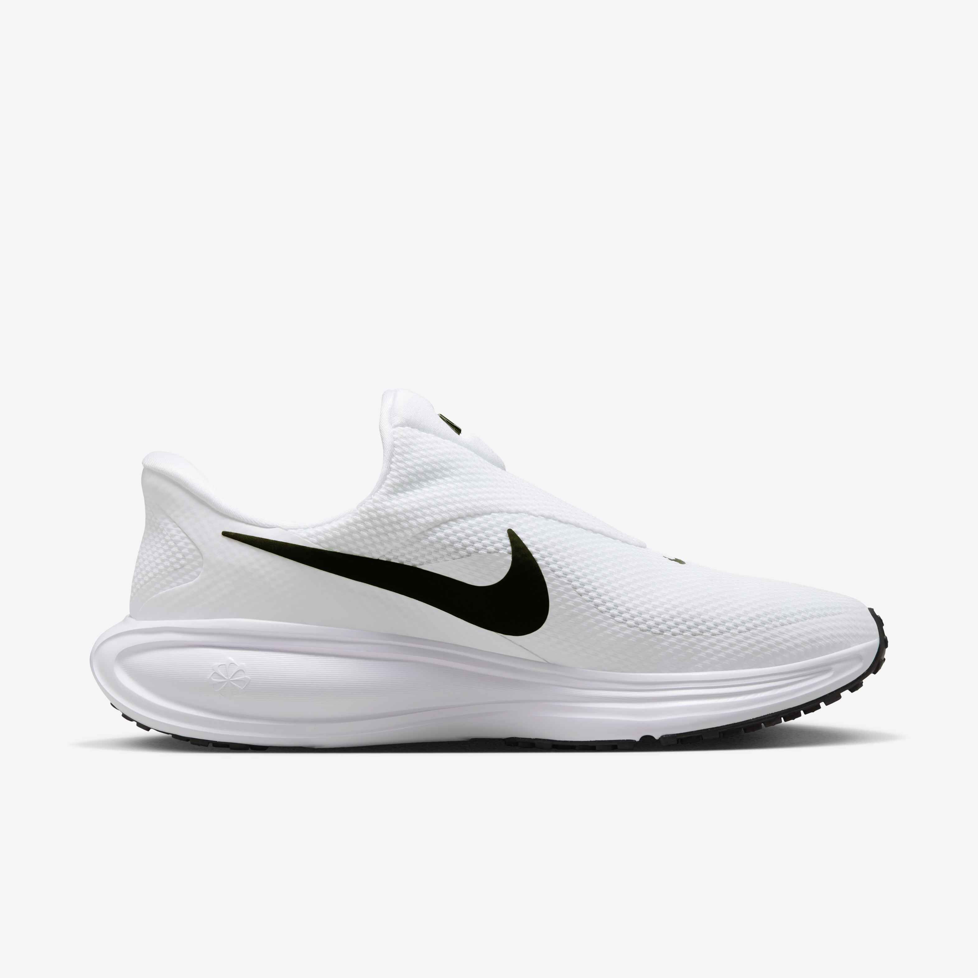 Nike Revolution 8 EasyOn image number 2