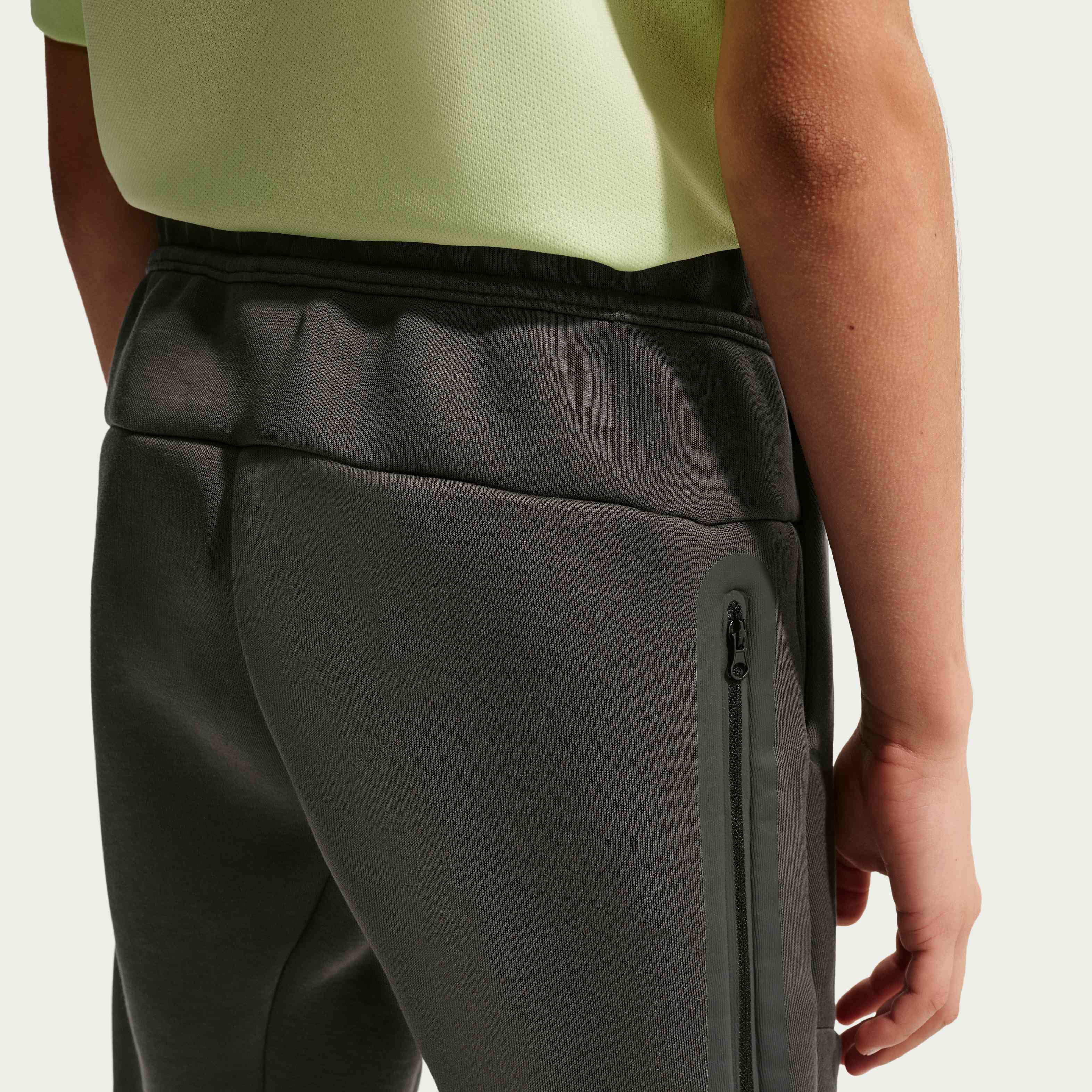 Nike Sportswear Tech Fleece image number 2