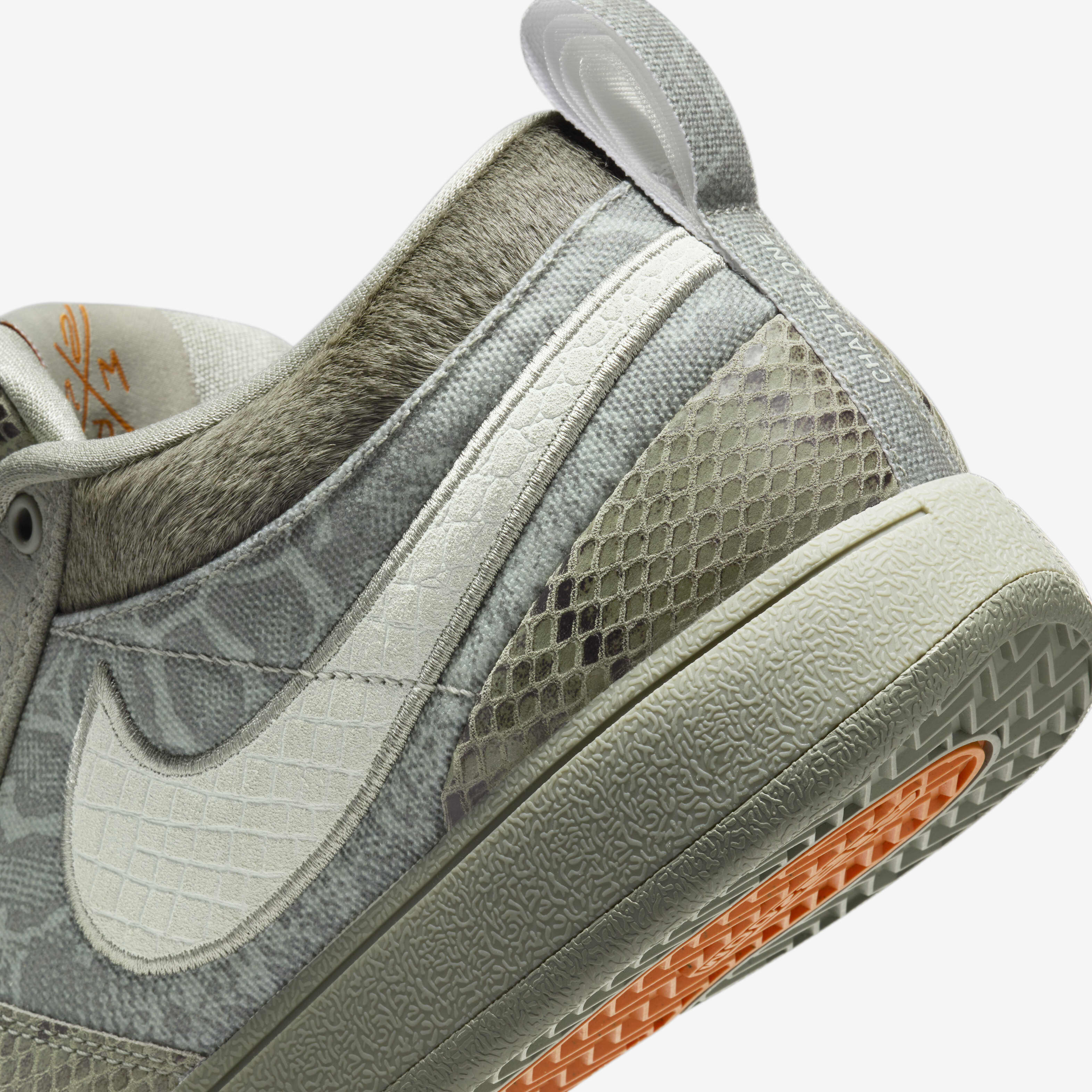 Book 1 'Hike' image number 7