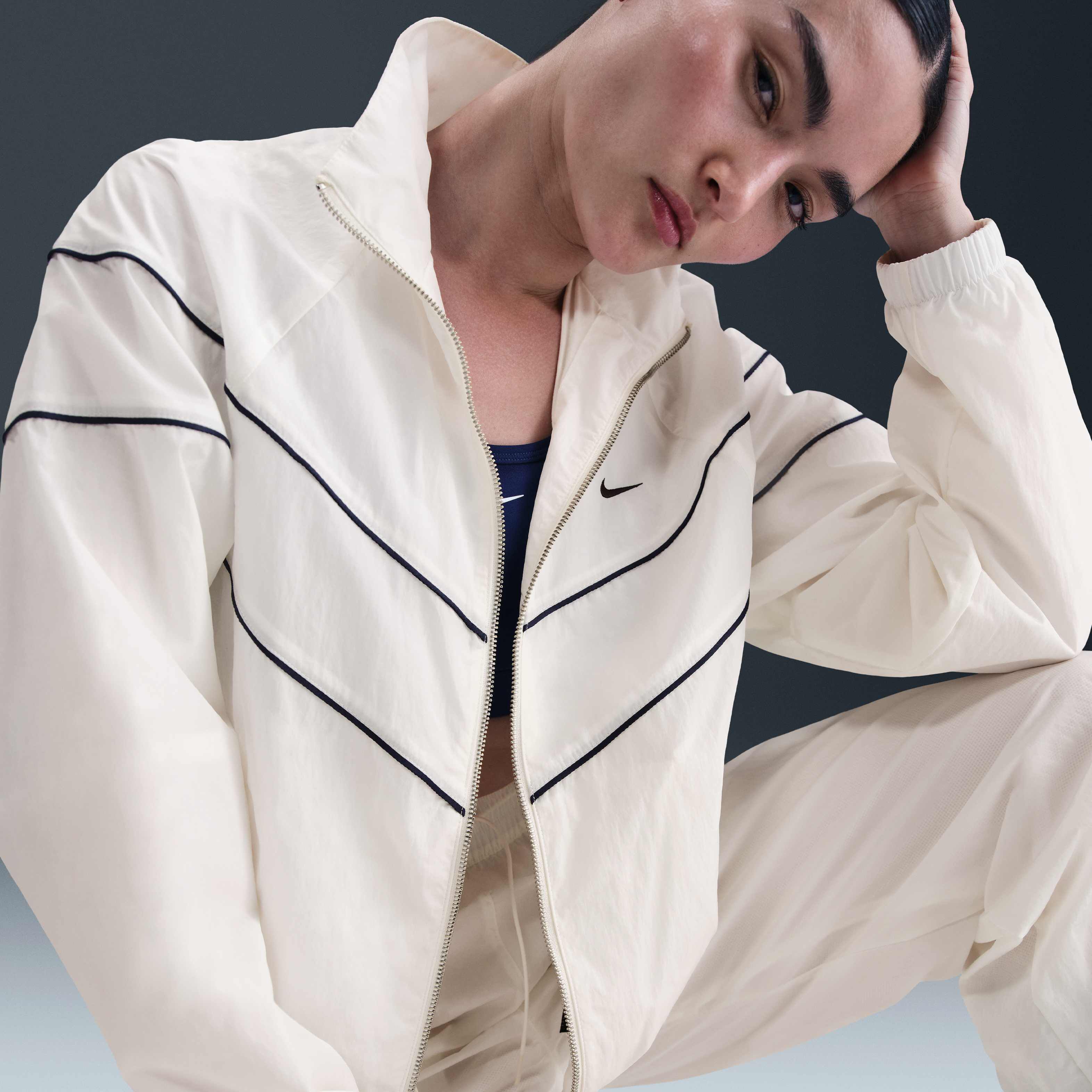 نايكي ويندرانر image number 2