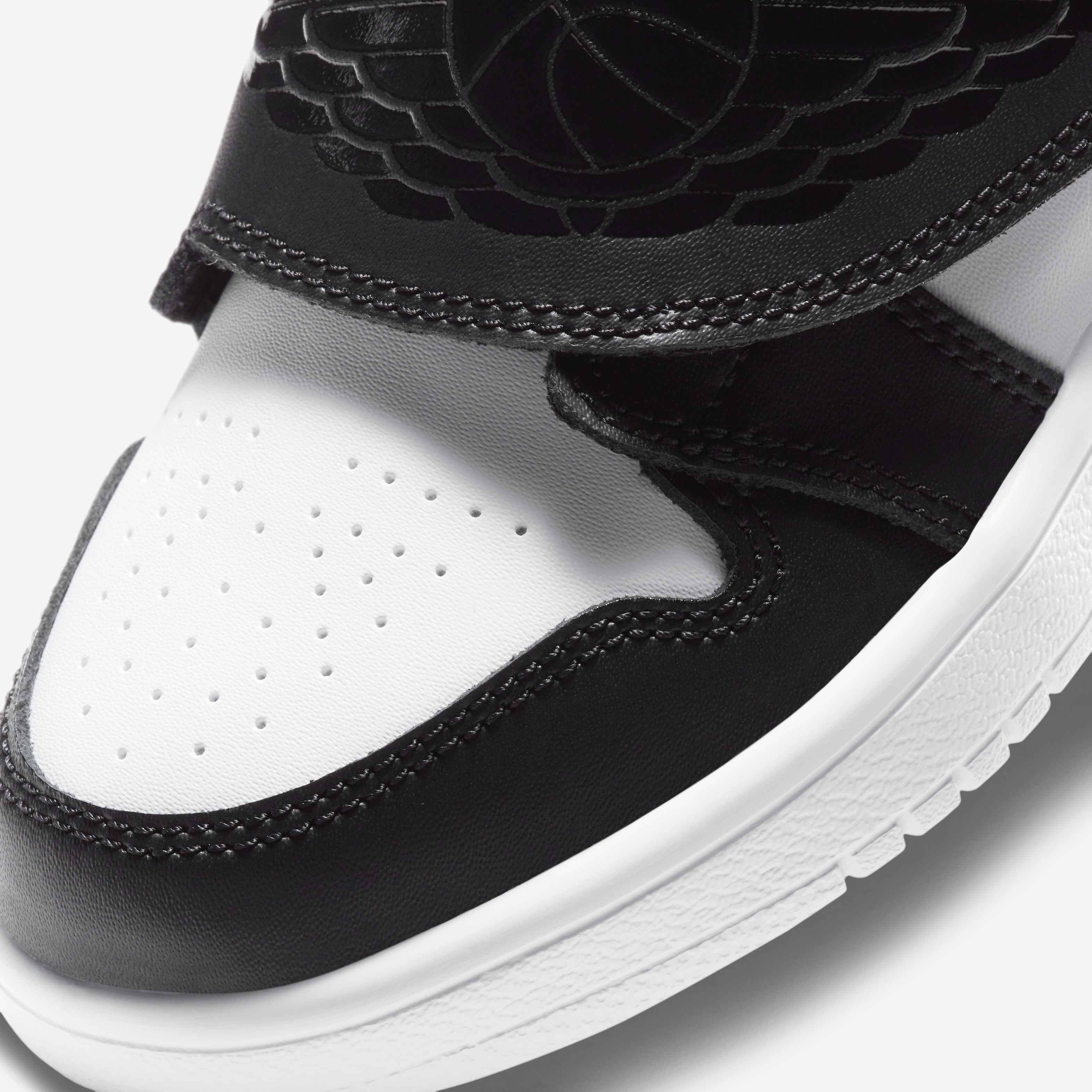 Sky Jordan 1 image number 6