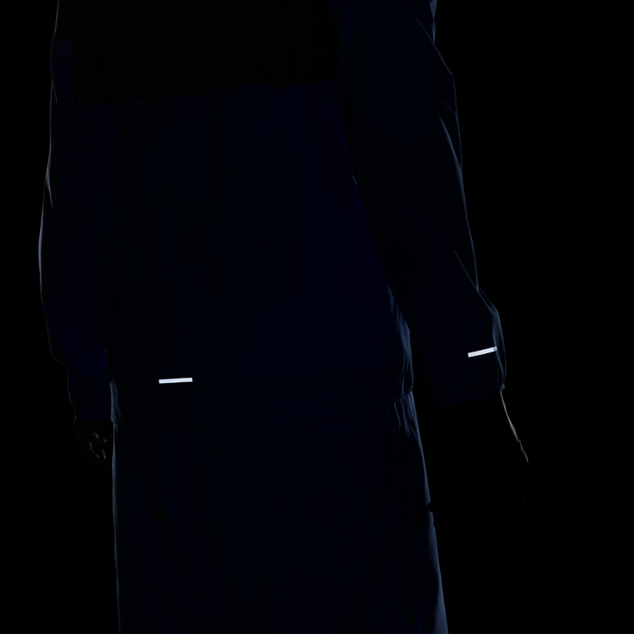 نايكي ايمبوسبلي لايت ويندرانر image number 8 نايكي ايمبوسبلي لايت ويندرانر image number 8