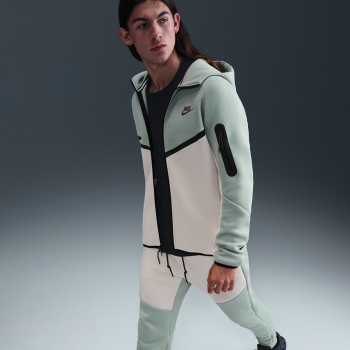 Nike Tech image number 2 Nike Tech image number 2