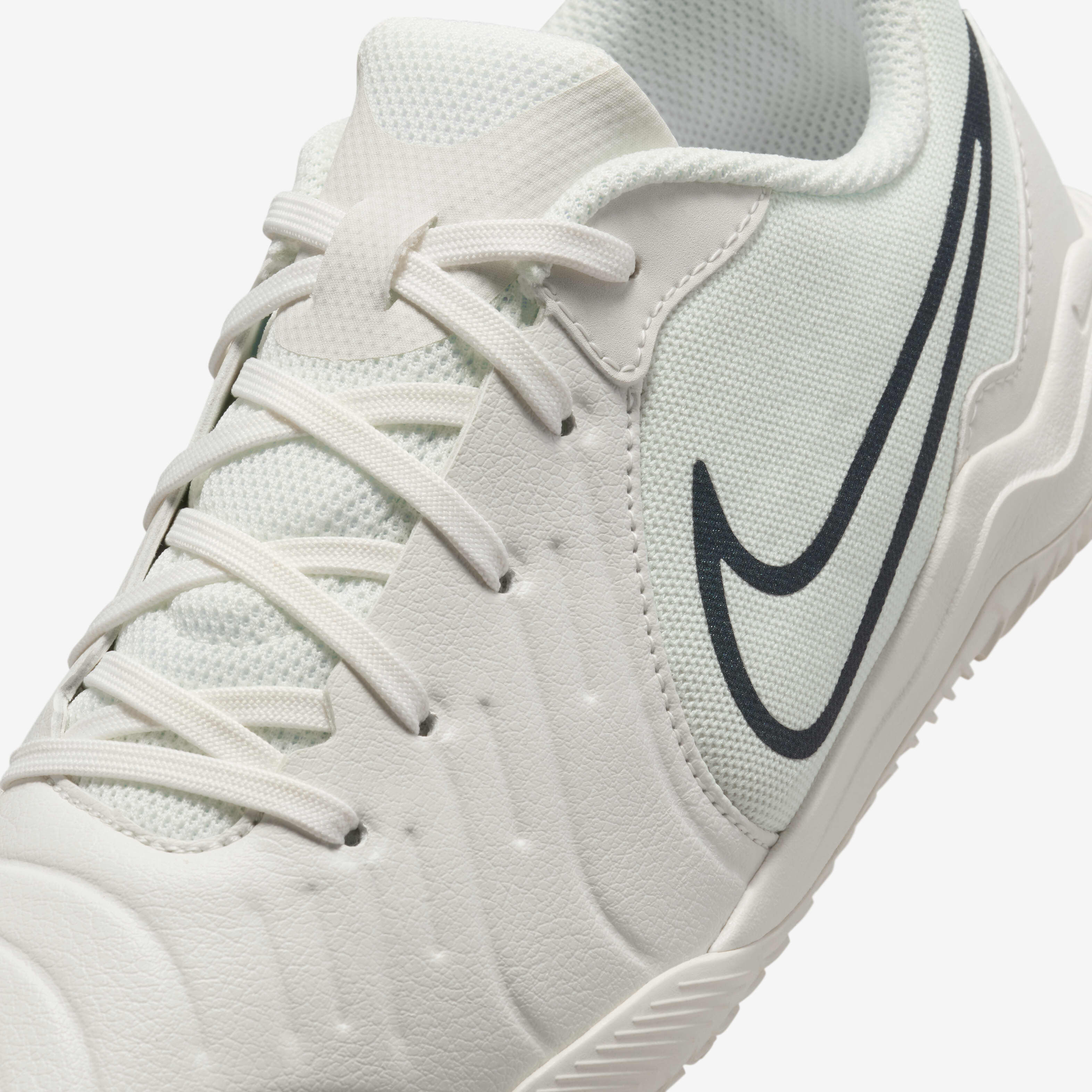 Nike Jr. Tiempo Pearl Legend 10 Academy image number 6