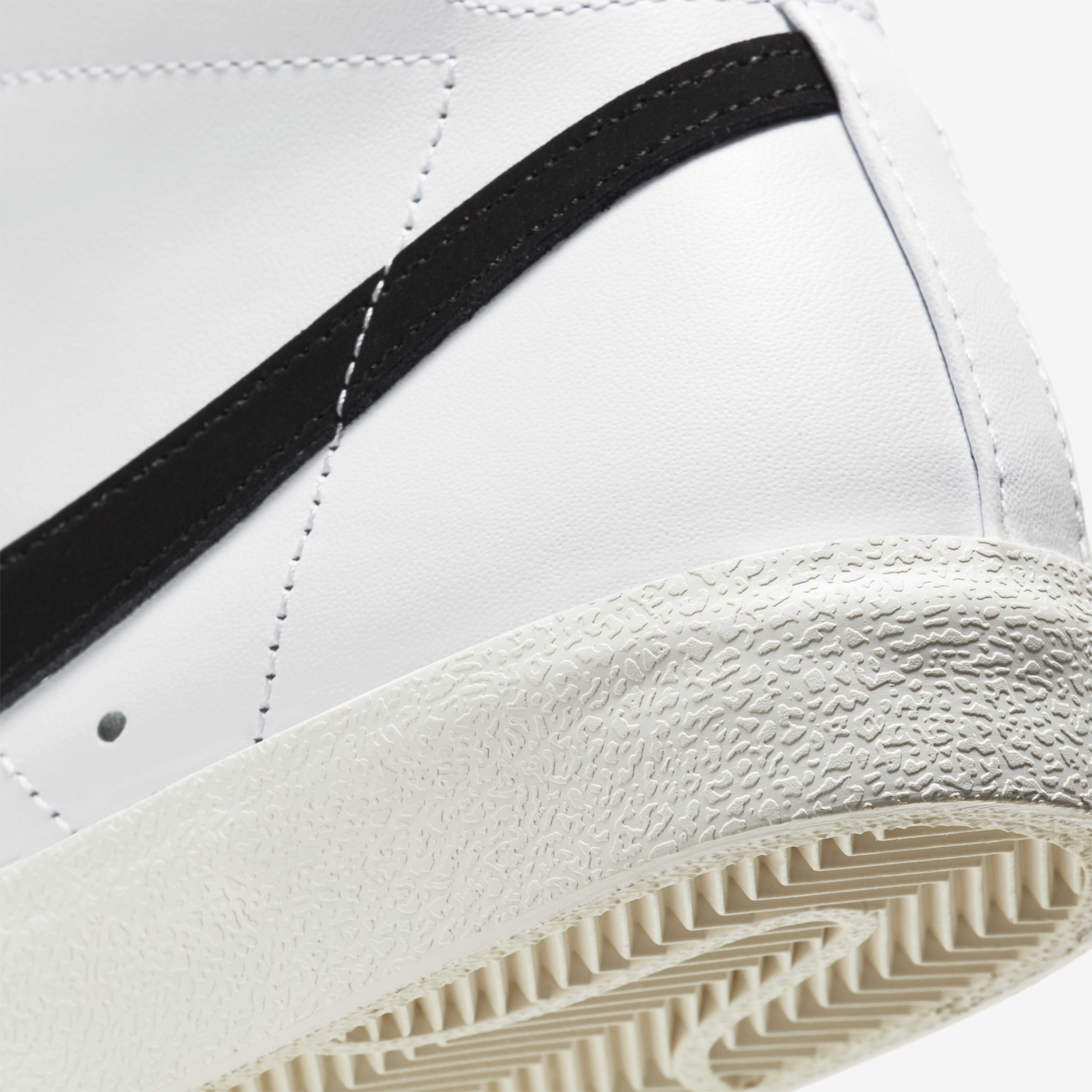 Nike Blazer Mid '77 image number 8