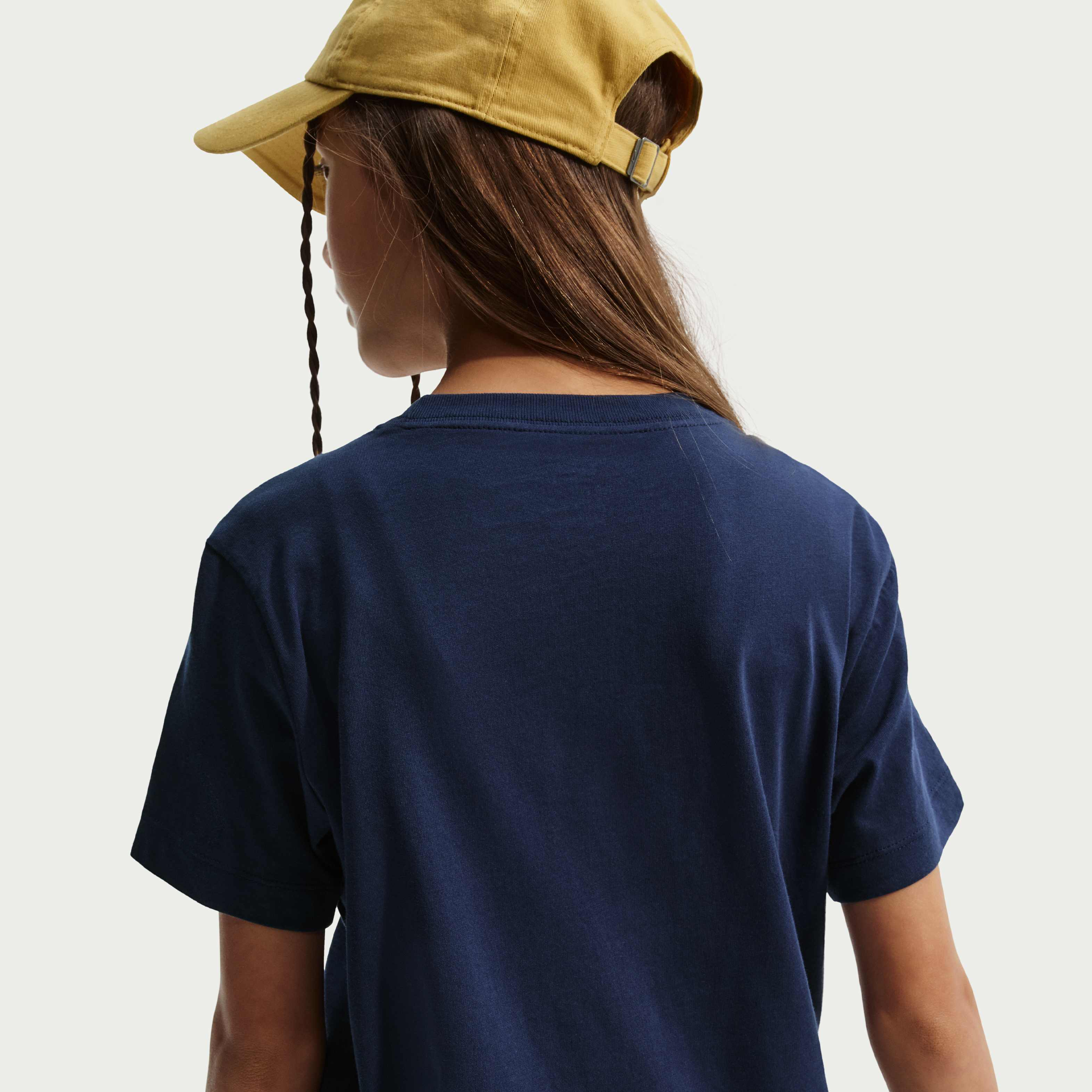 Paris Saint-Germain Swoosh image number 1