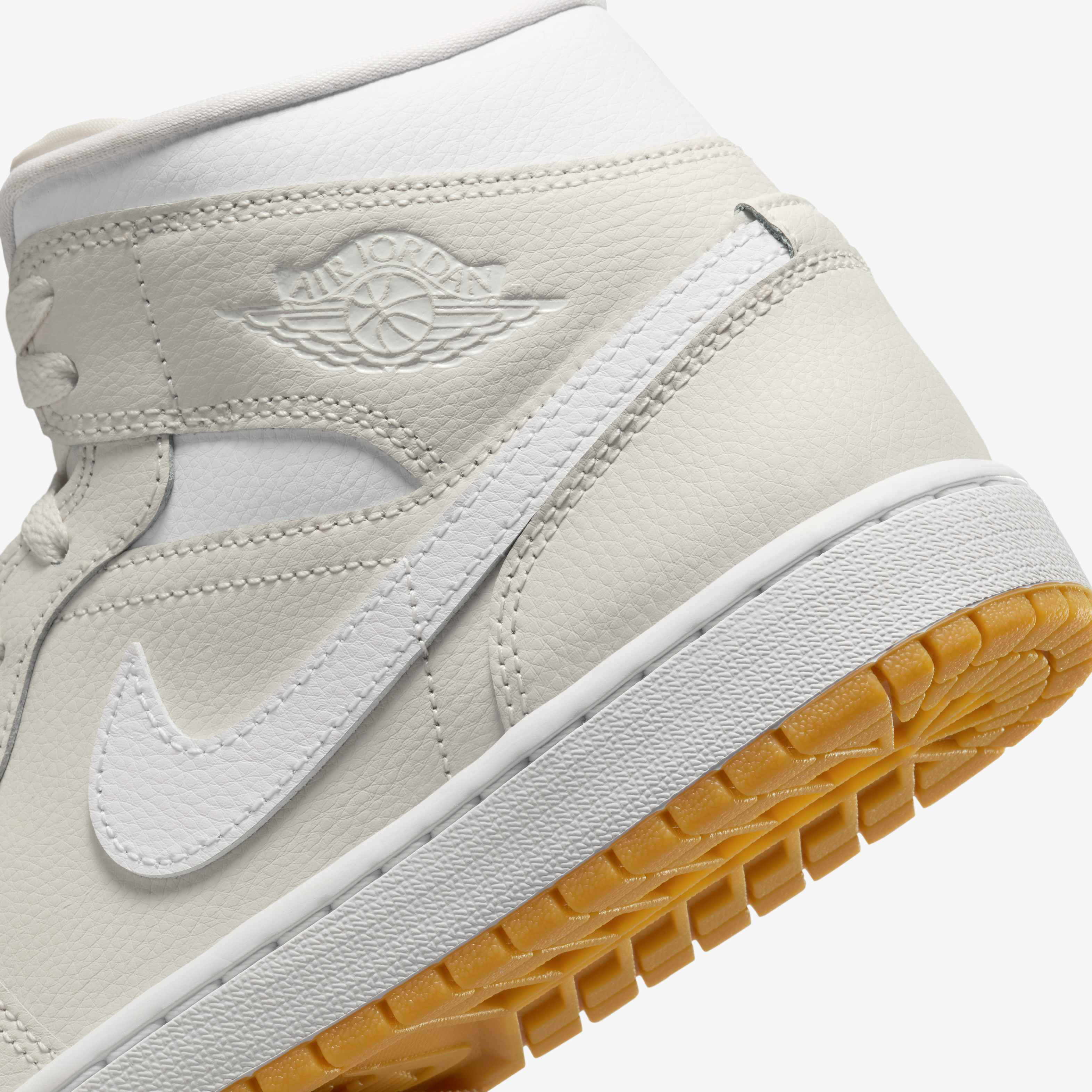 Air Jordan 1 Mid image number 7