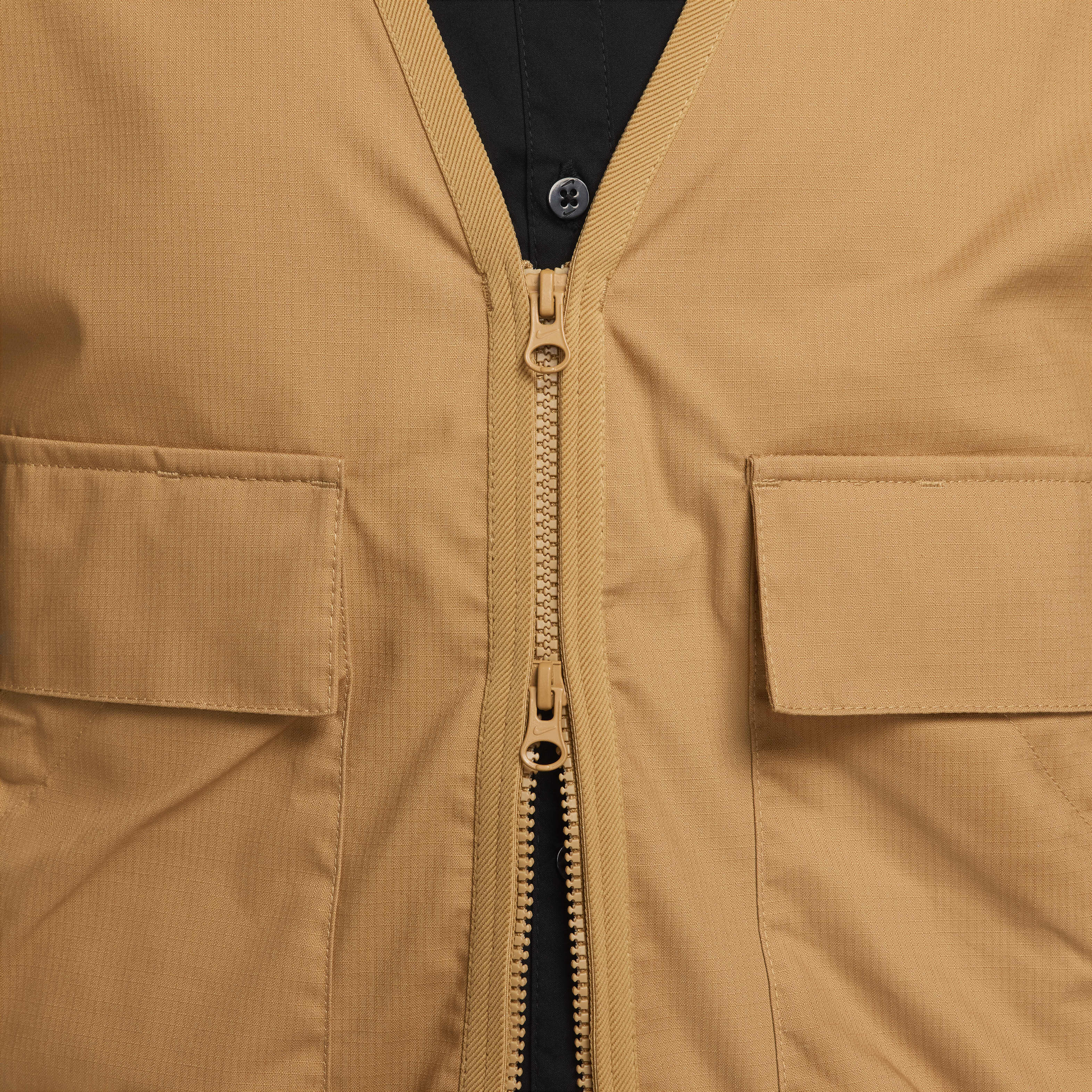 Nike Sportswear Essential image number 4