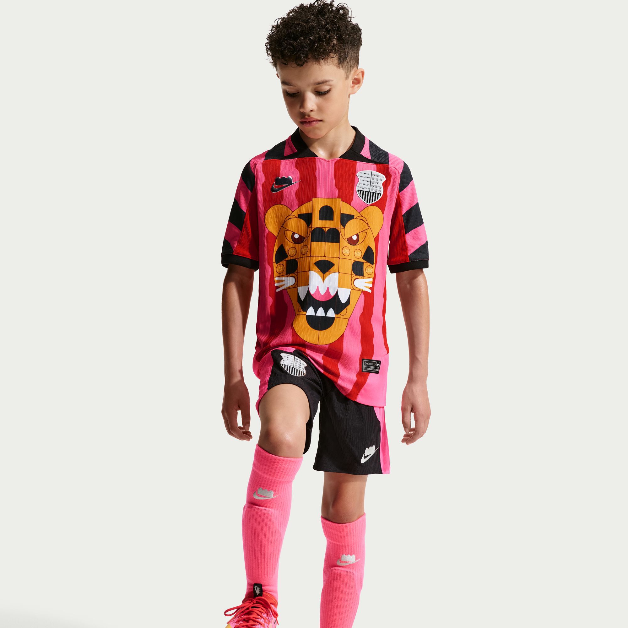 Nike x LEGO&reg; Collection image number 7