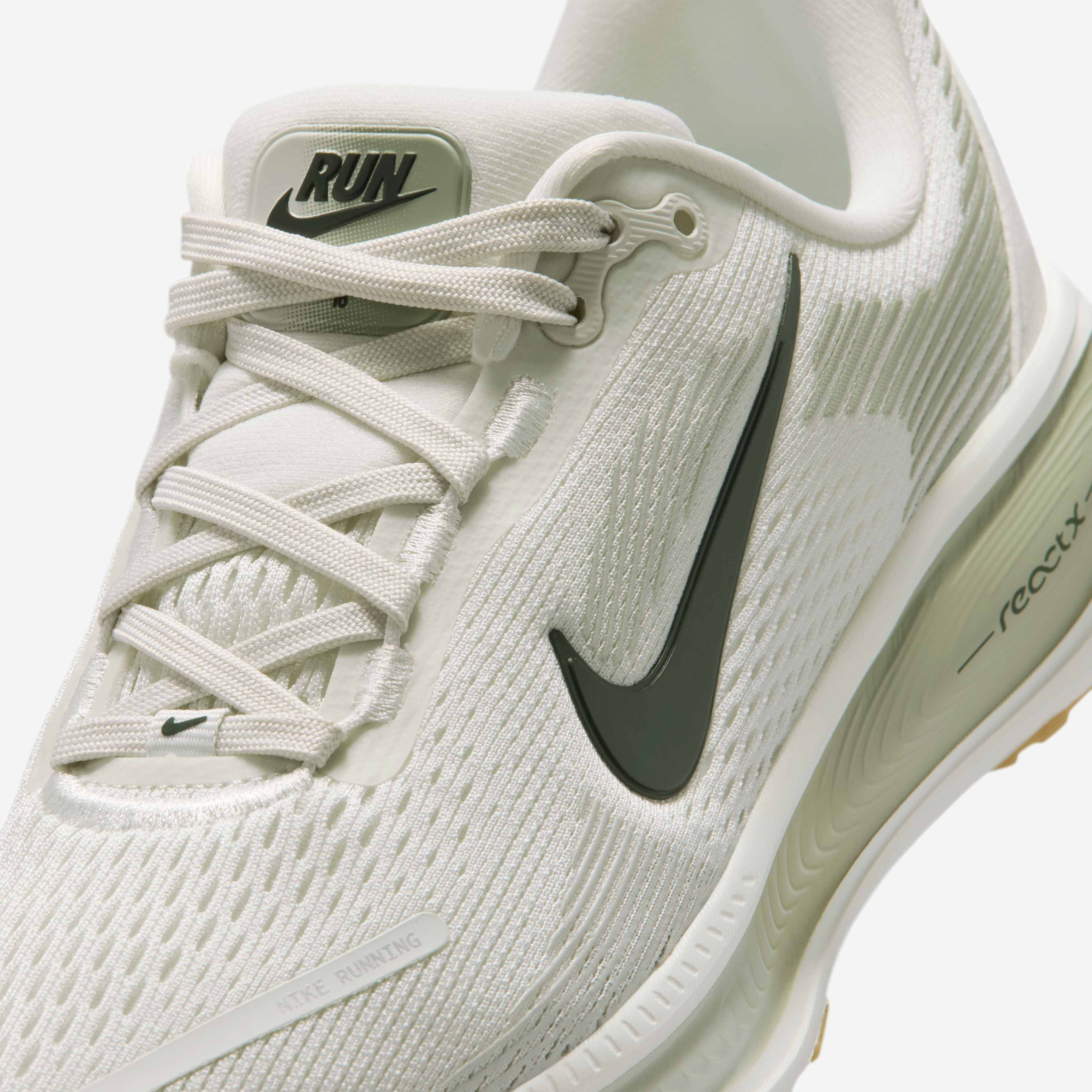 Nike Vomero 18 image number 6