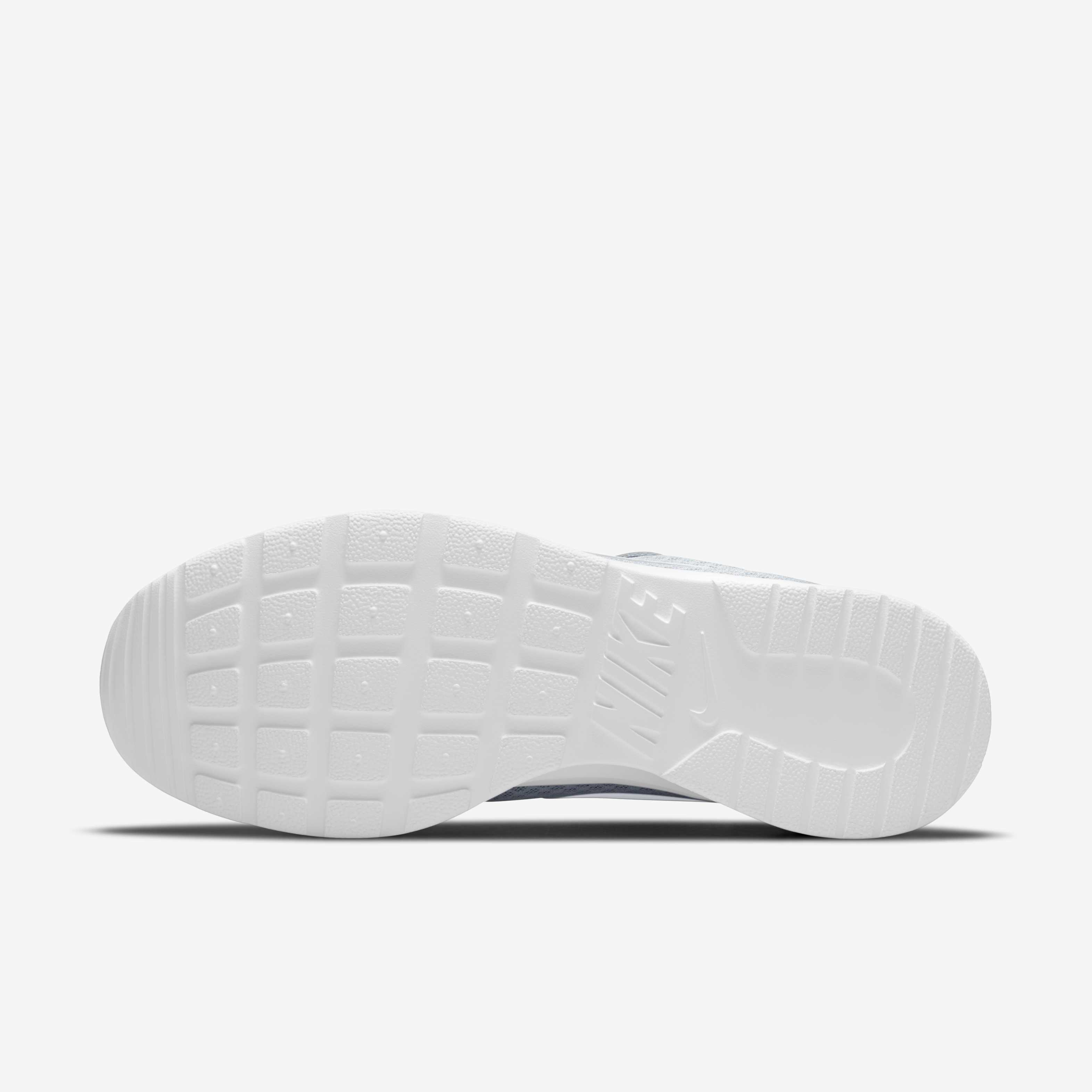 نايكي تانجون image number 2