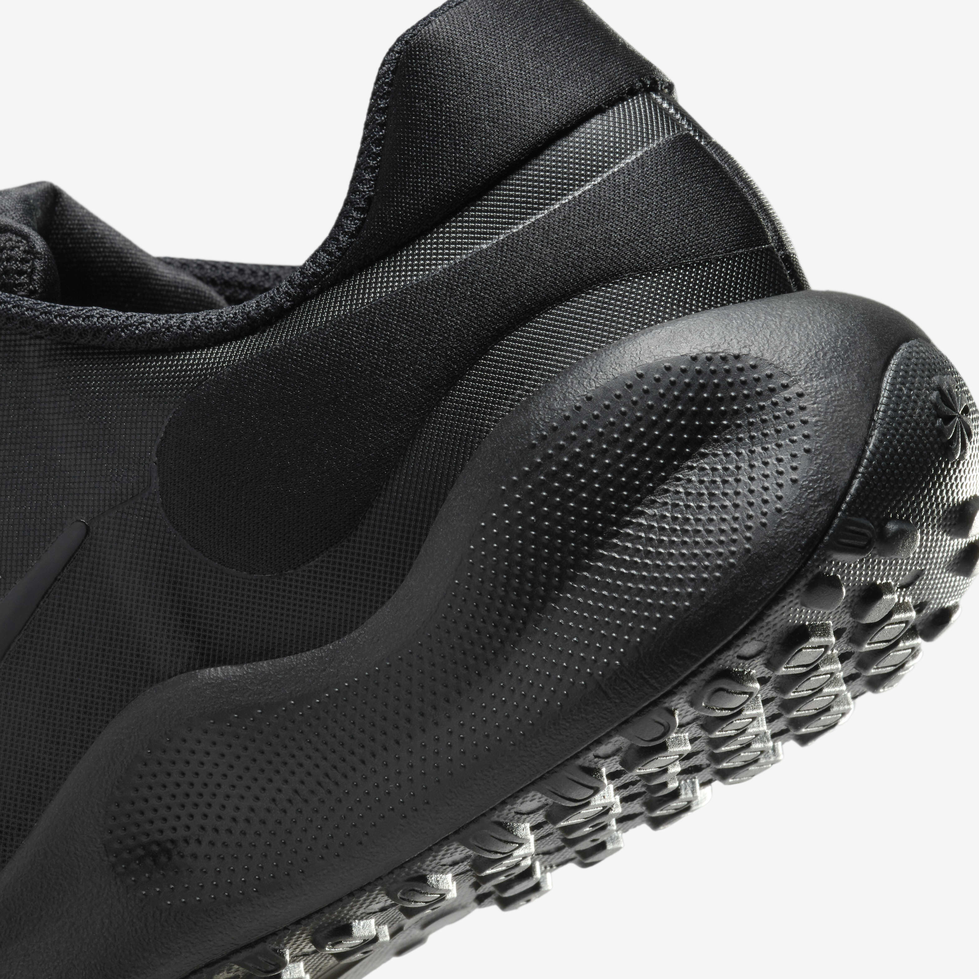 Nike revolution 4 shield online