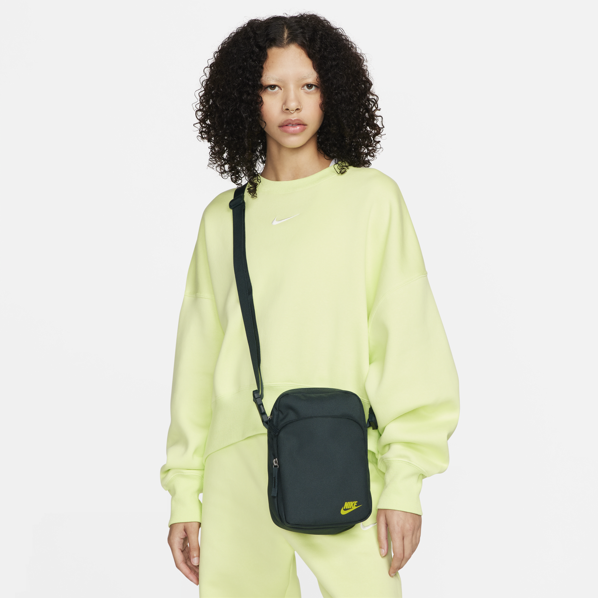 Satchel hot sale bag nike