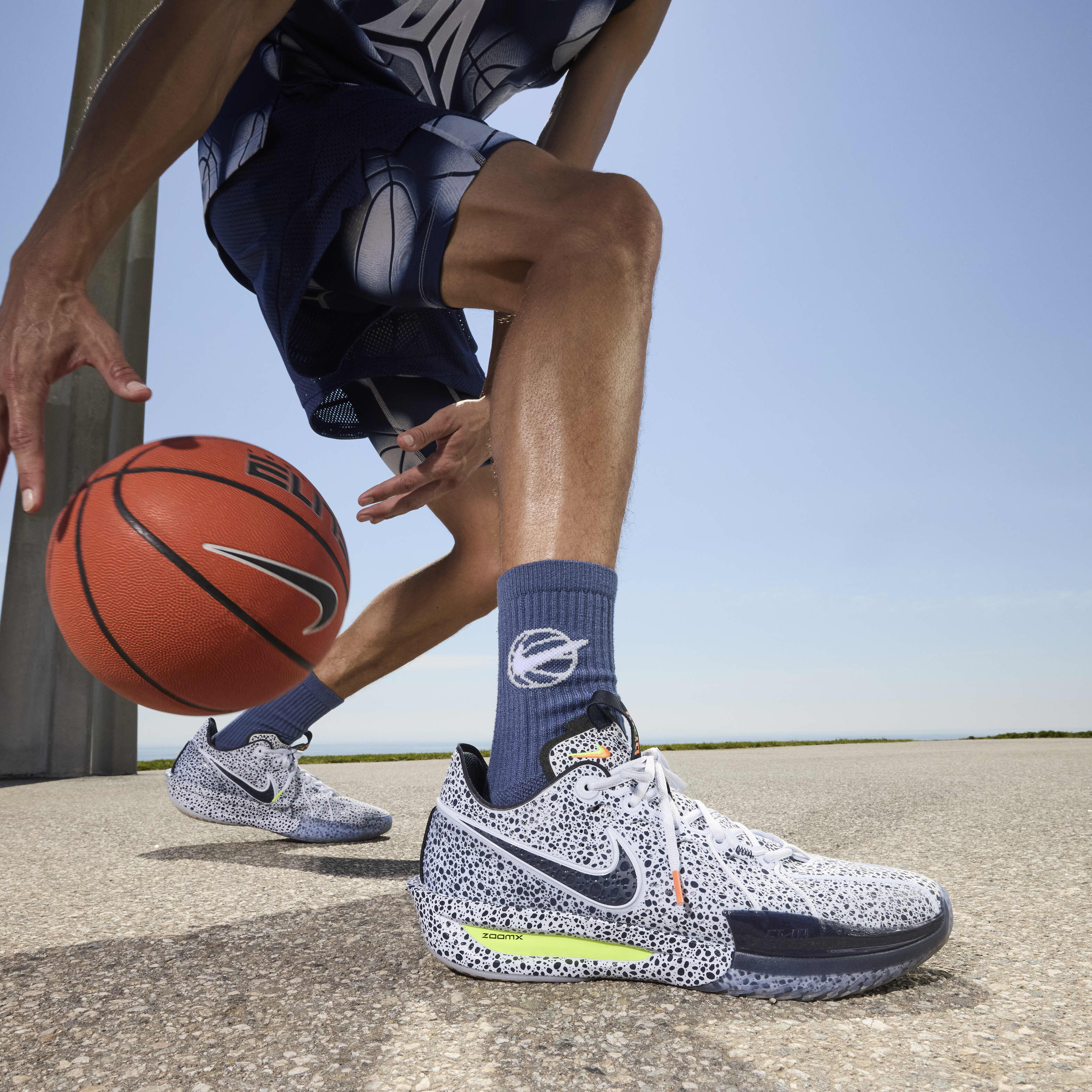 Nike low cut shoes basketball top